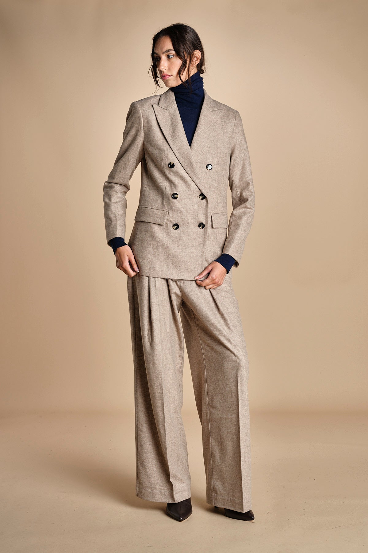 pantalone con pinces NANCY BEIGE true avenue 