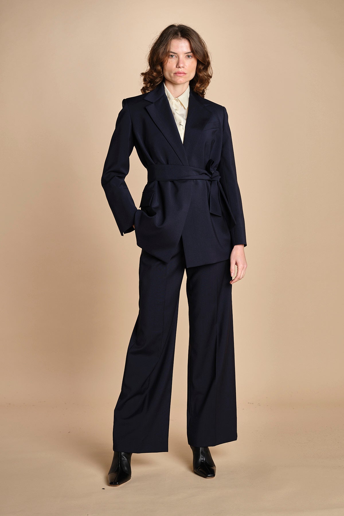 giacca in  fresco lana  con cintura TESO 2525046031600 001 weekend maxmara 
