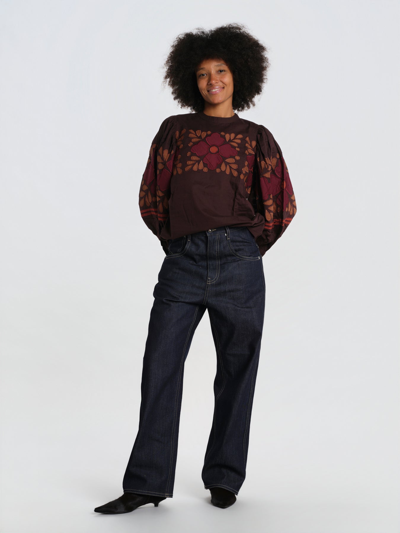 AXO camicia fiori grandi applicati AXO1TEE BROWN antik batik 