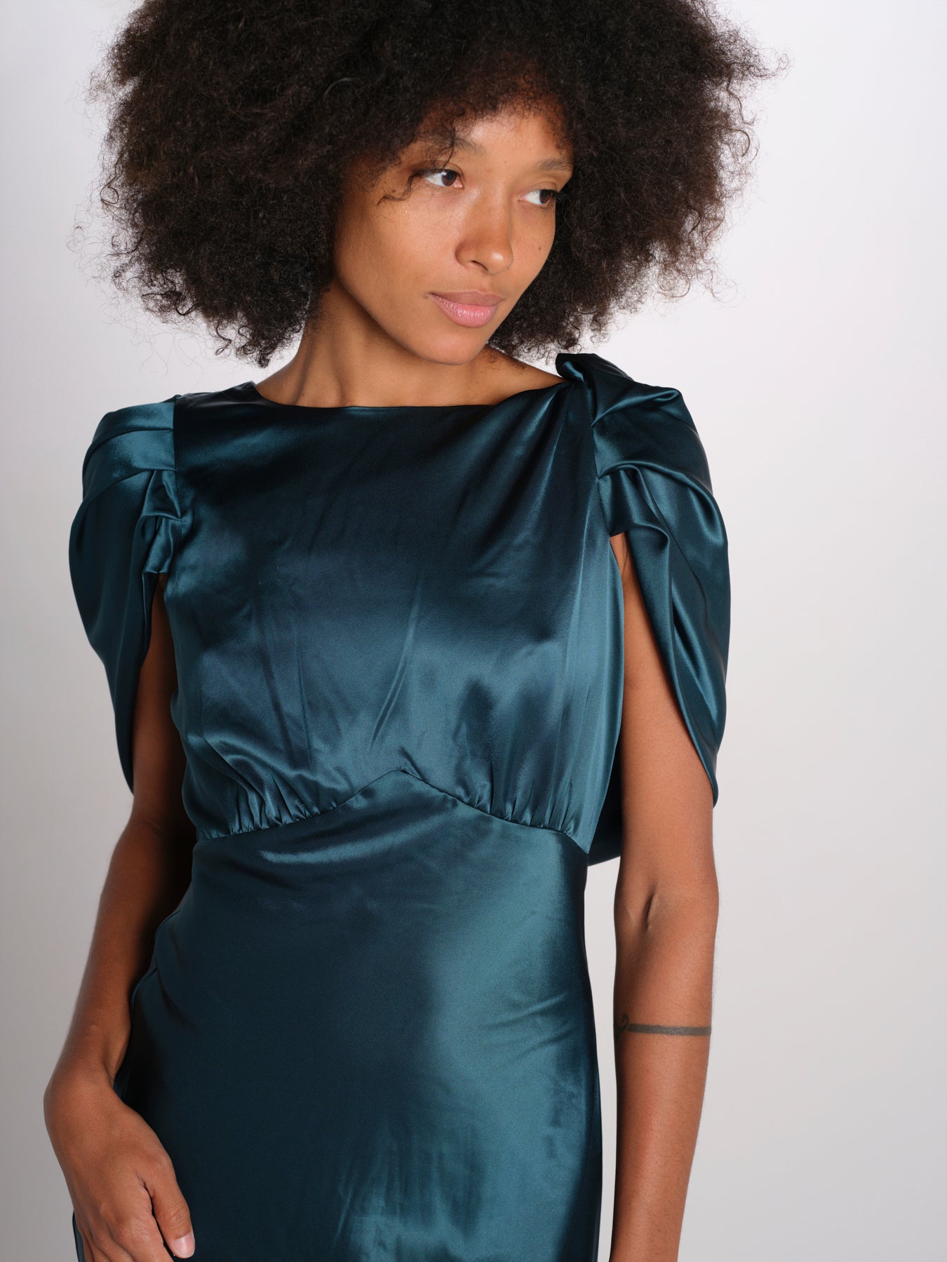 LOUISE abito lungo drappeggio dietro 12249455 TEAL malina 