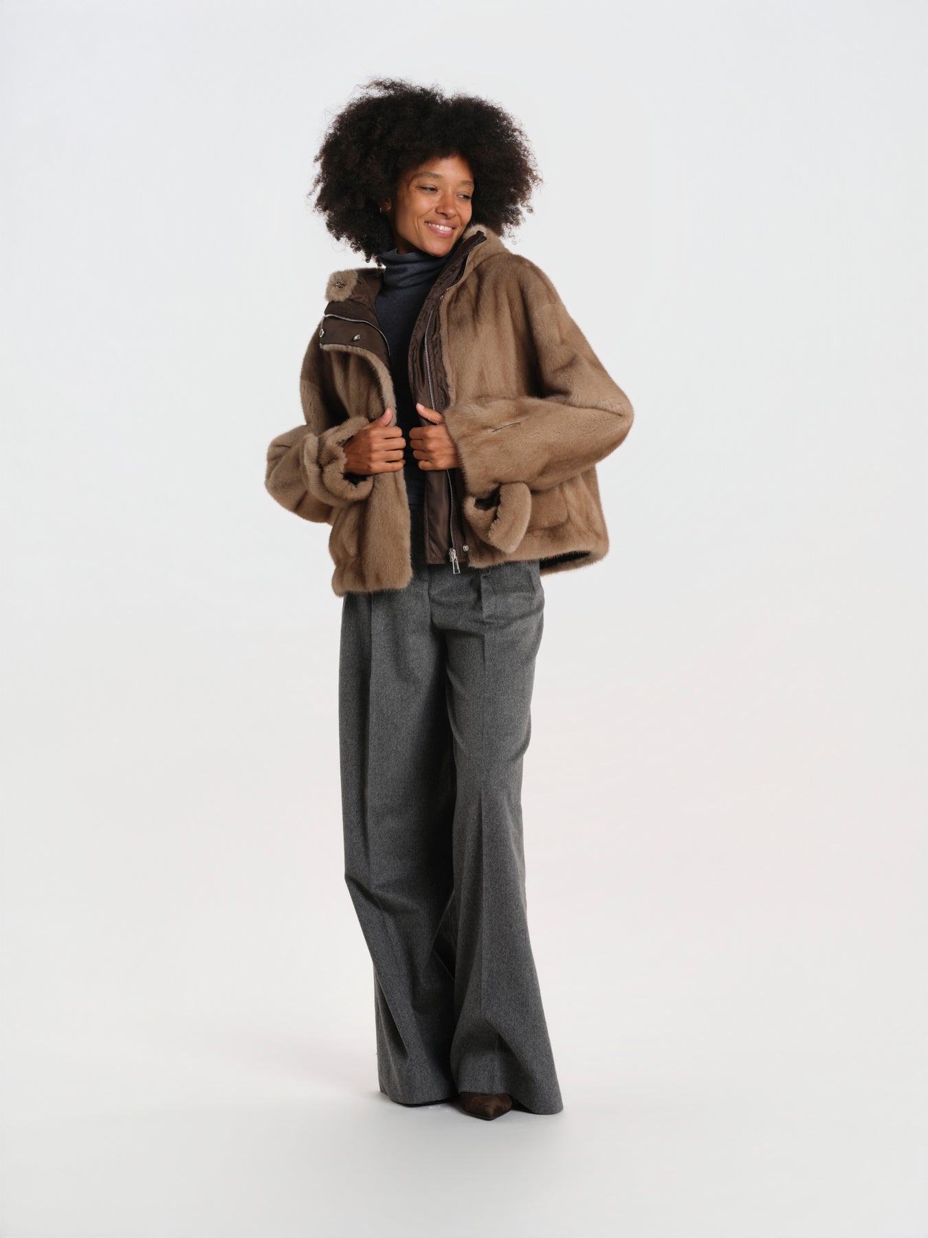 Giacca con cappuccio reversibile visone 26080-150 CIOCCOLATO milaura 
