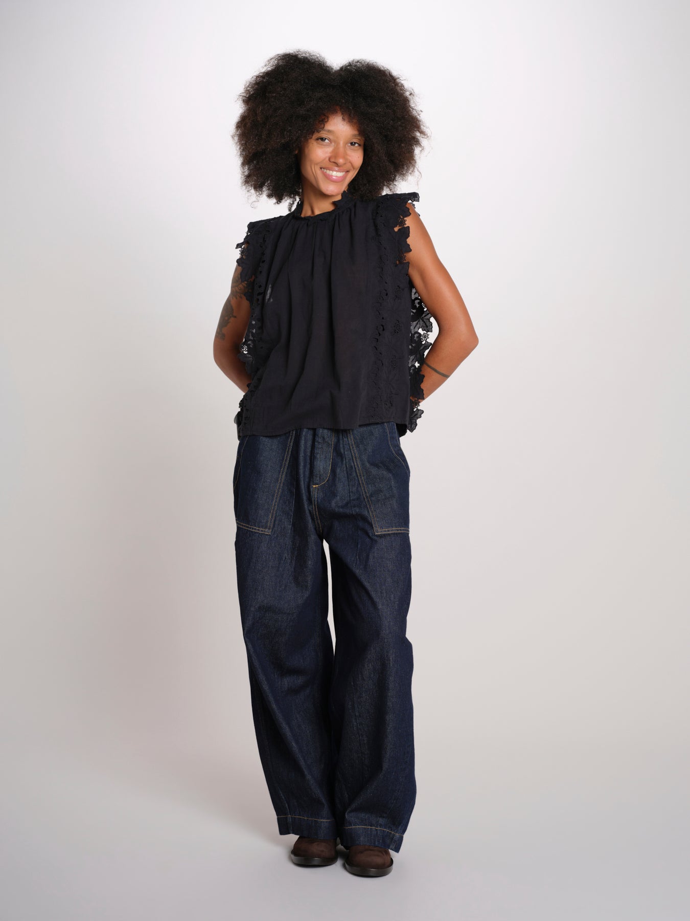 ELEANNORA top con foglie laserate PF26-018 BLACK sea ny 
