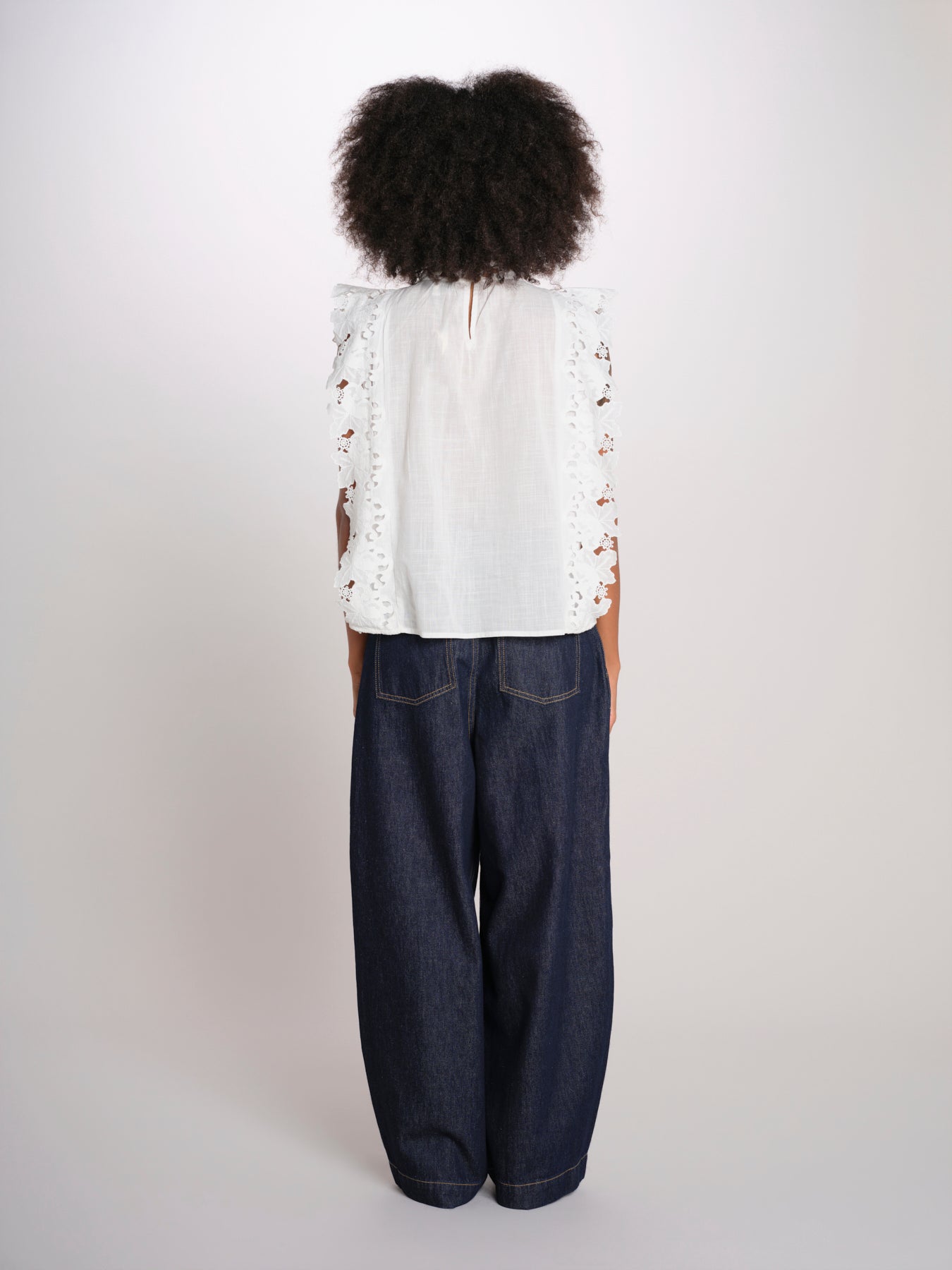 ELEANNORA top con foglie laserate PF26-018 WHITE sea ny 