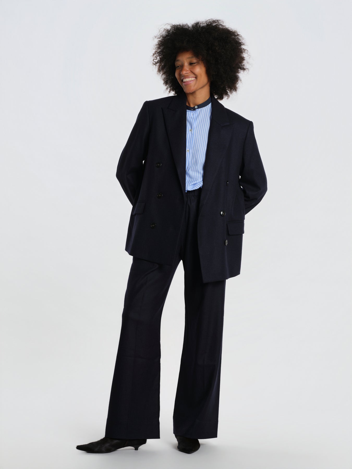  LUCIA SOFTWOOL NAVYBLUE true avenue 