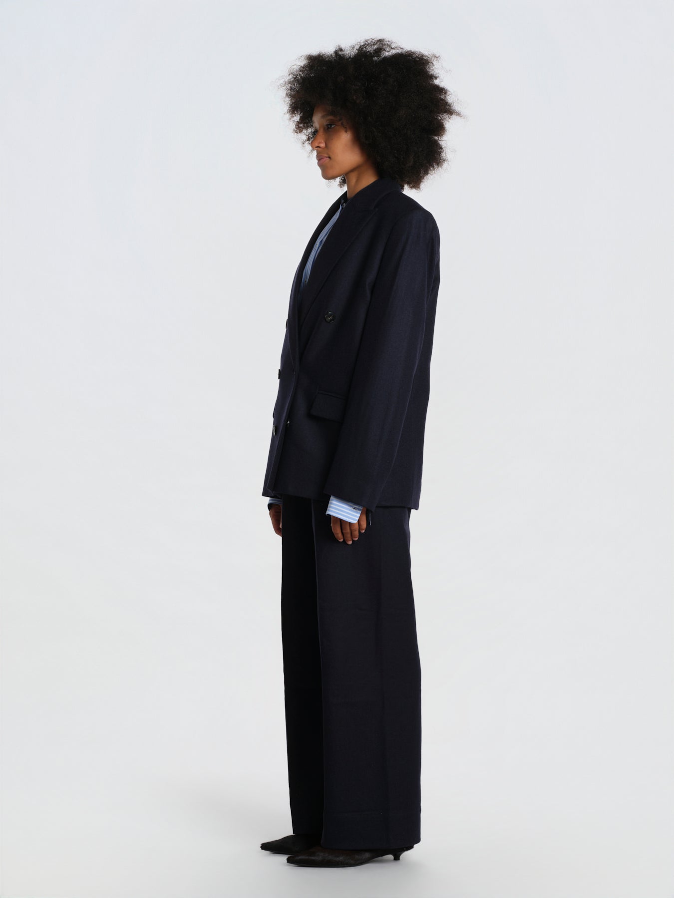  LUCIA SOFTWOOL NAVYBLUE true avenue 