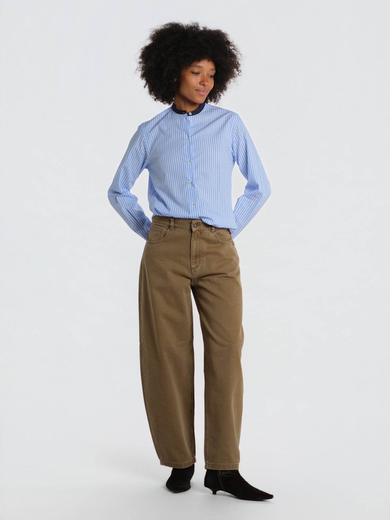  VERA VANITY TOBAC true avenue 