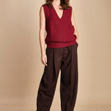 gilet over links