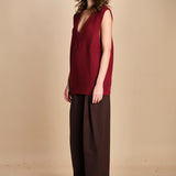 gilet over links