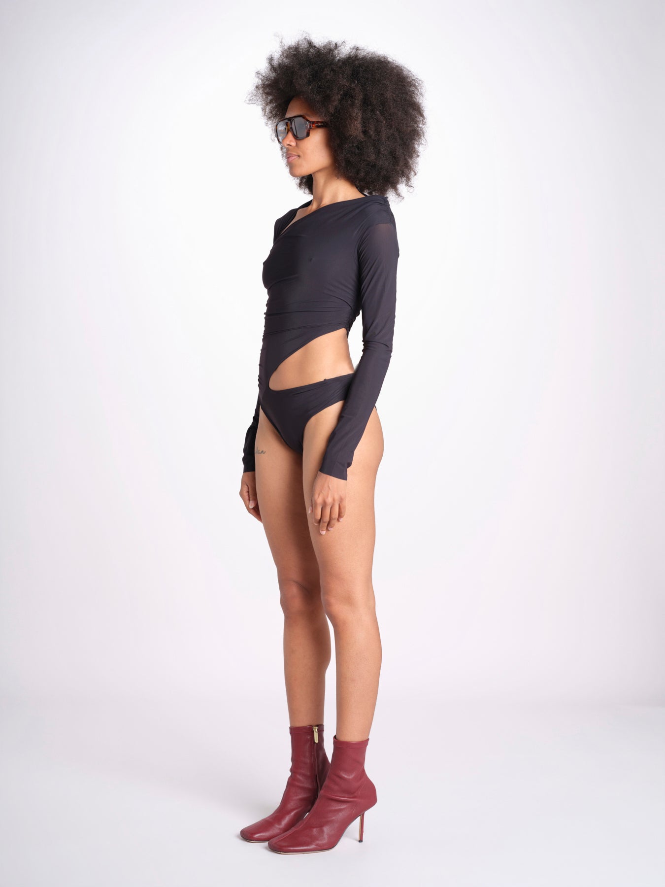 body manica lunga asimmetrico con cut out sul fianco JODI DEEP BLACK amazuìn 