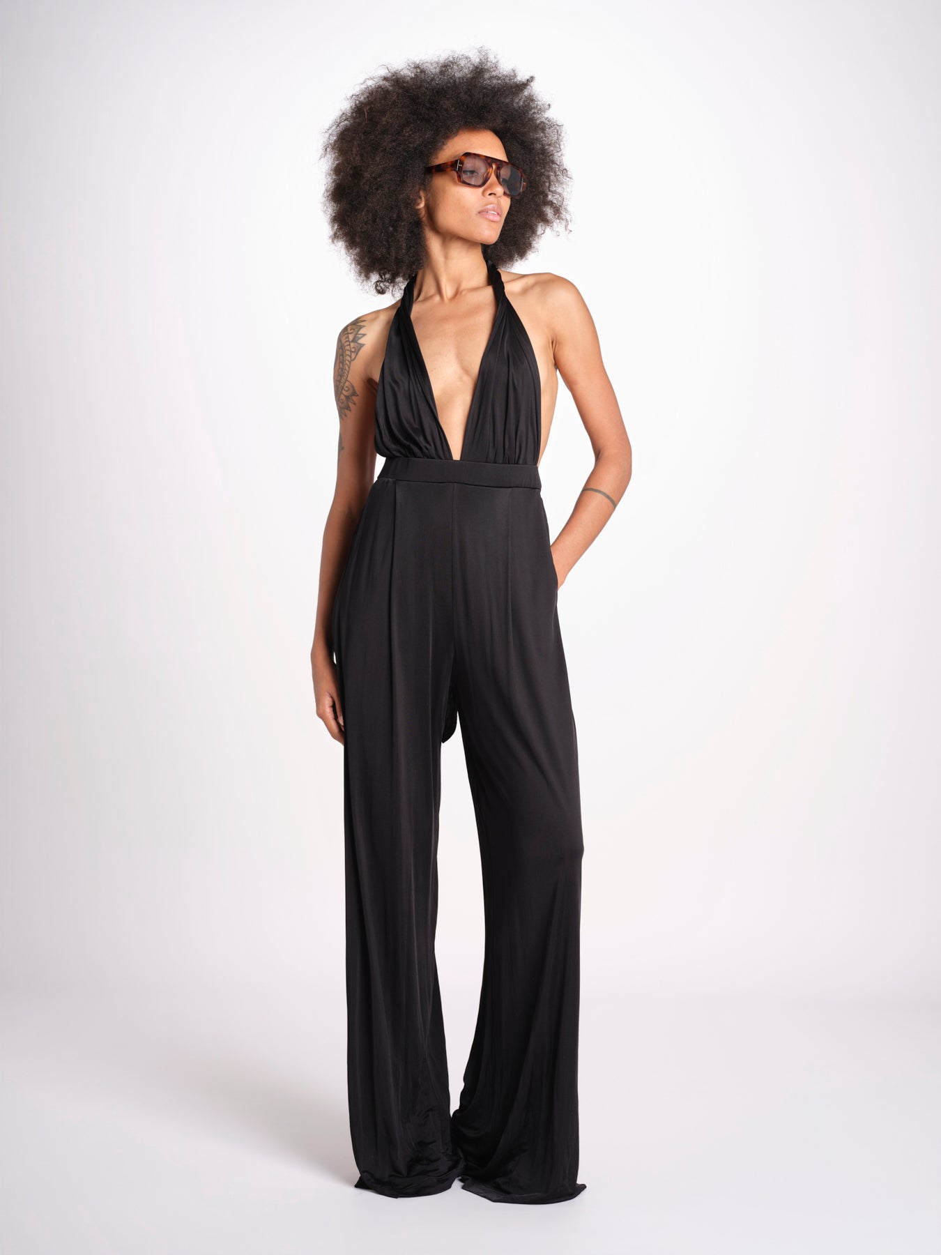 tuta in satin allacciata dietro al collo LENNOX BLACK amazuìn 