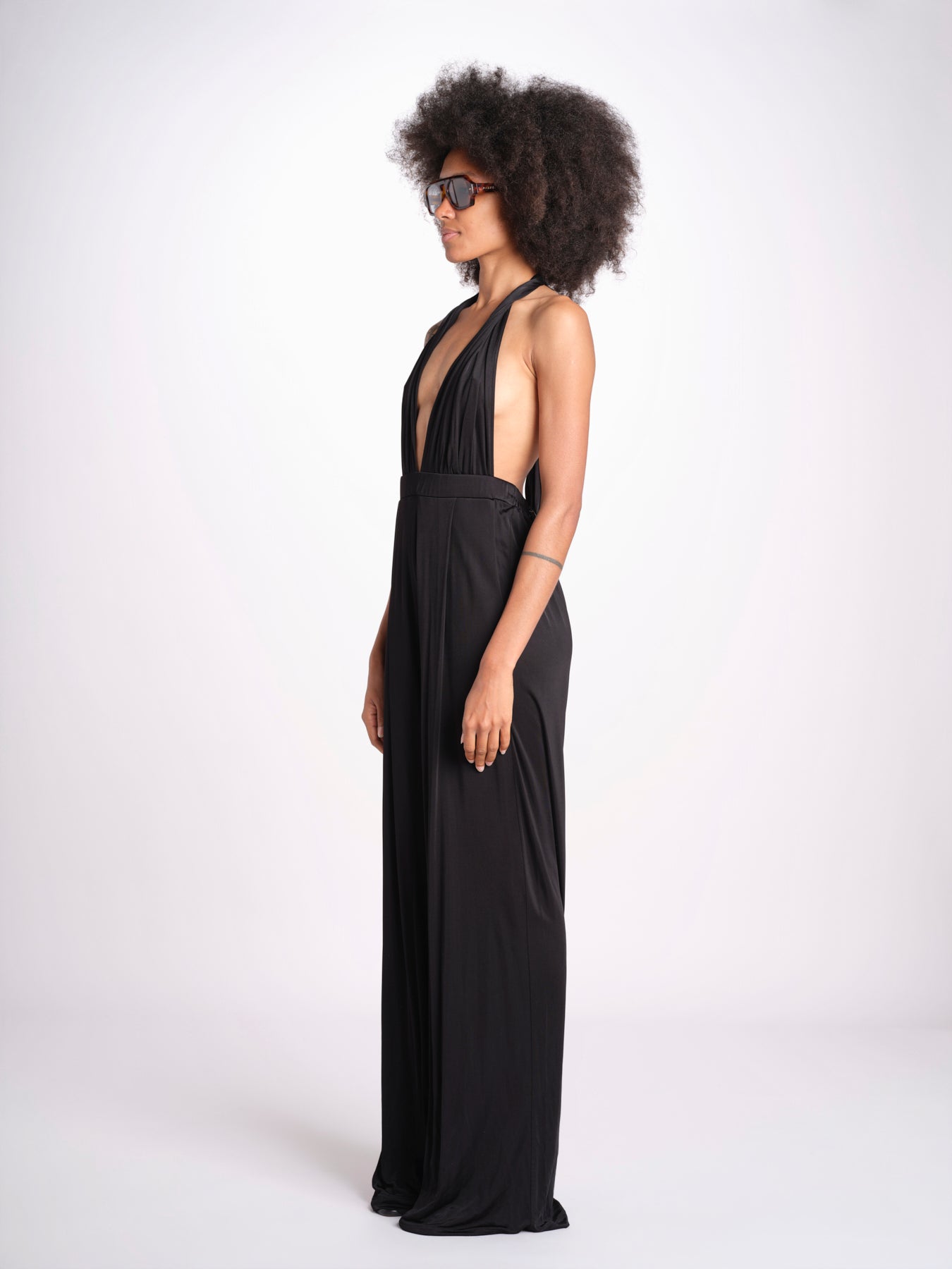 tuta in satin allacciata dietro al collo LENNOX BLACK amazuìn 