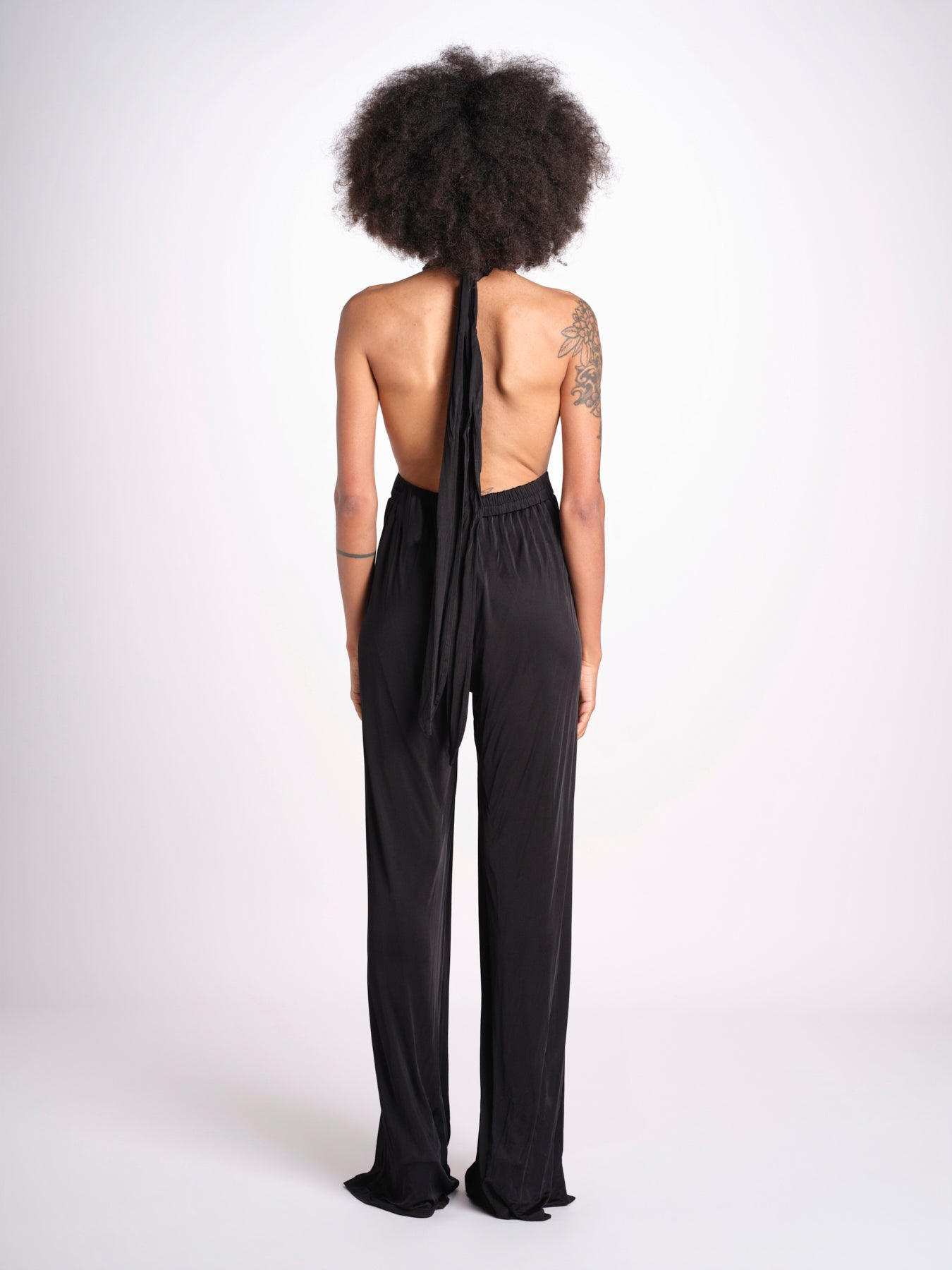 tuta in satin allacciata dietro al collo LENNOX BLACK amazuìn 