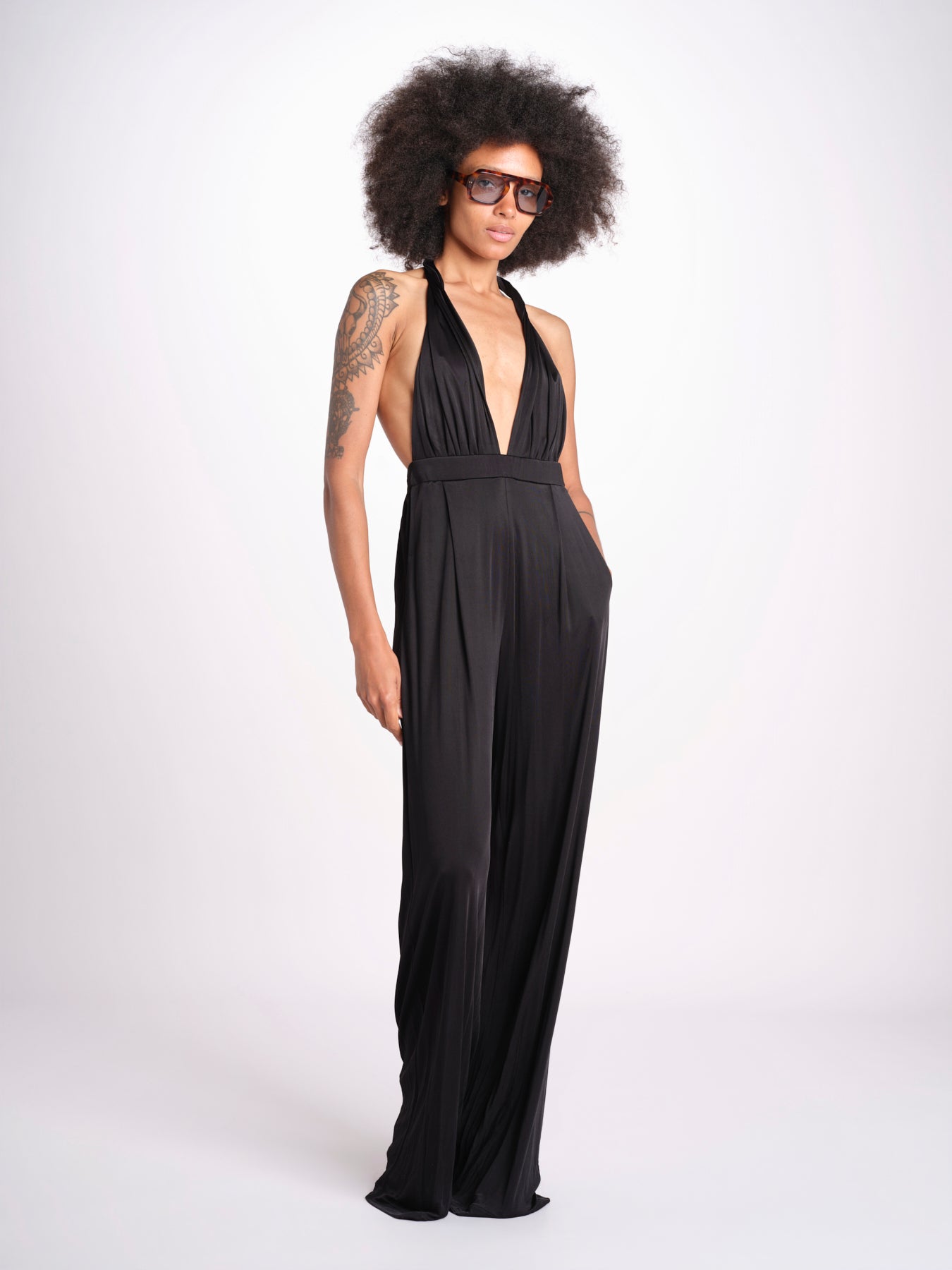 tuta in satin allacciata dietro al collo LENNOX BLACK amazuìn 