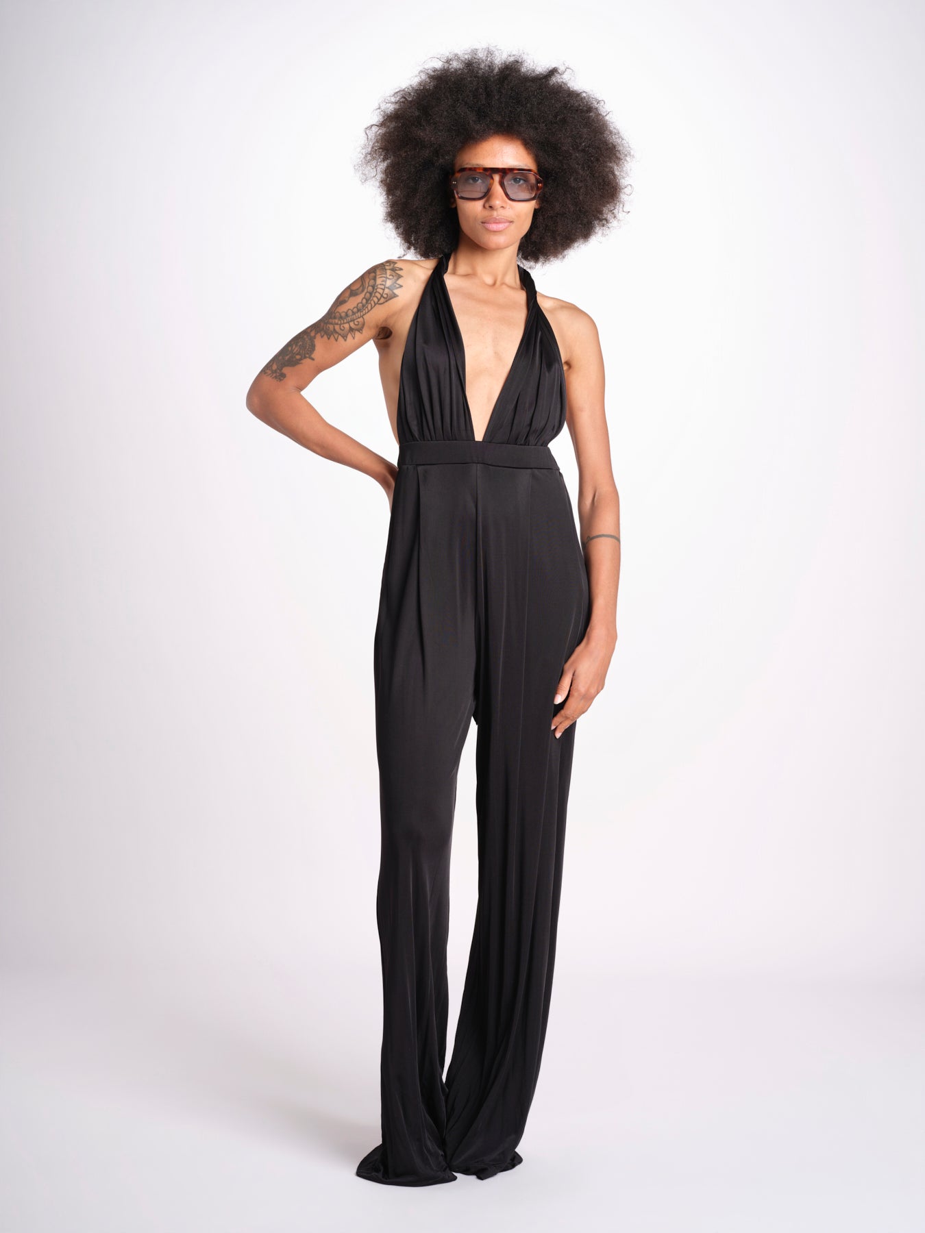 tuta in satin allacciata dietro al collo LENNOX BLACK amazuìn 