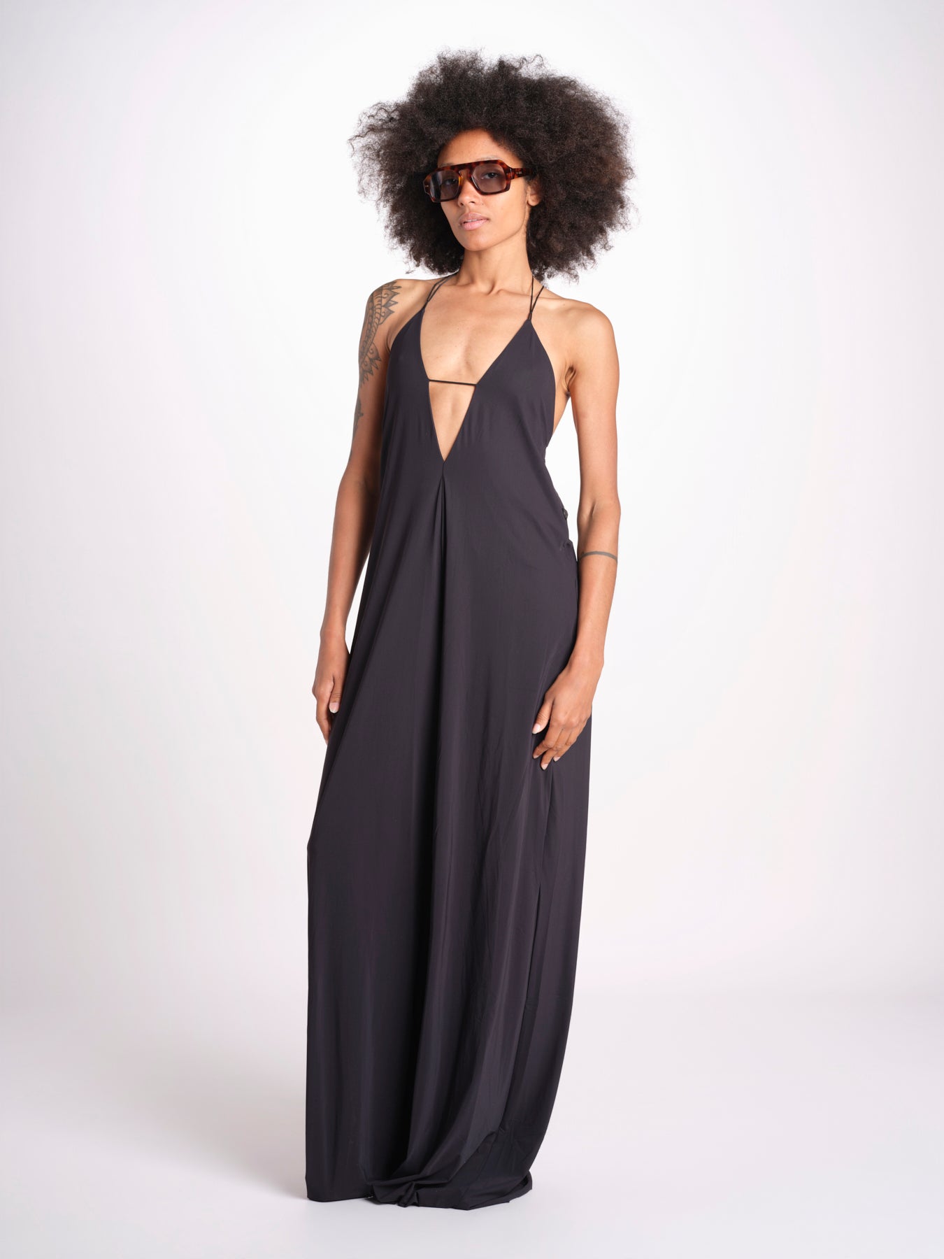 tuta con spalline sottili e incrocio sulla schiena NORA DEEP BLACK amazuìn 