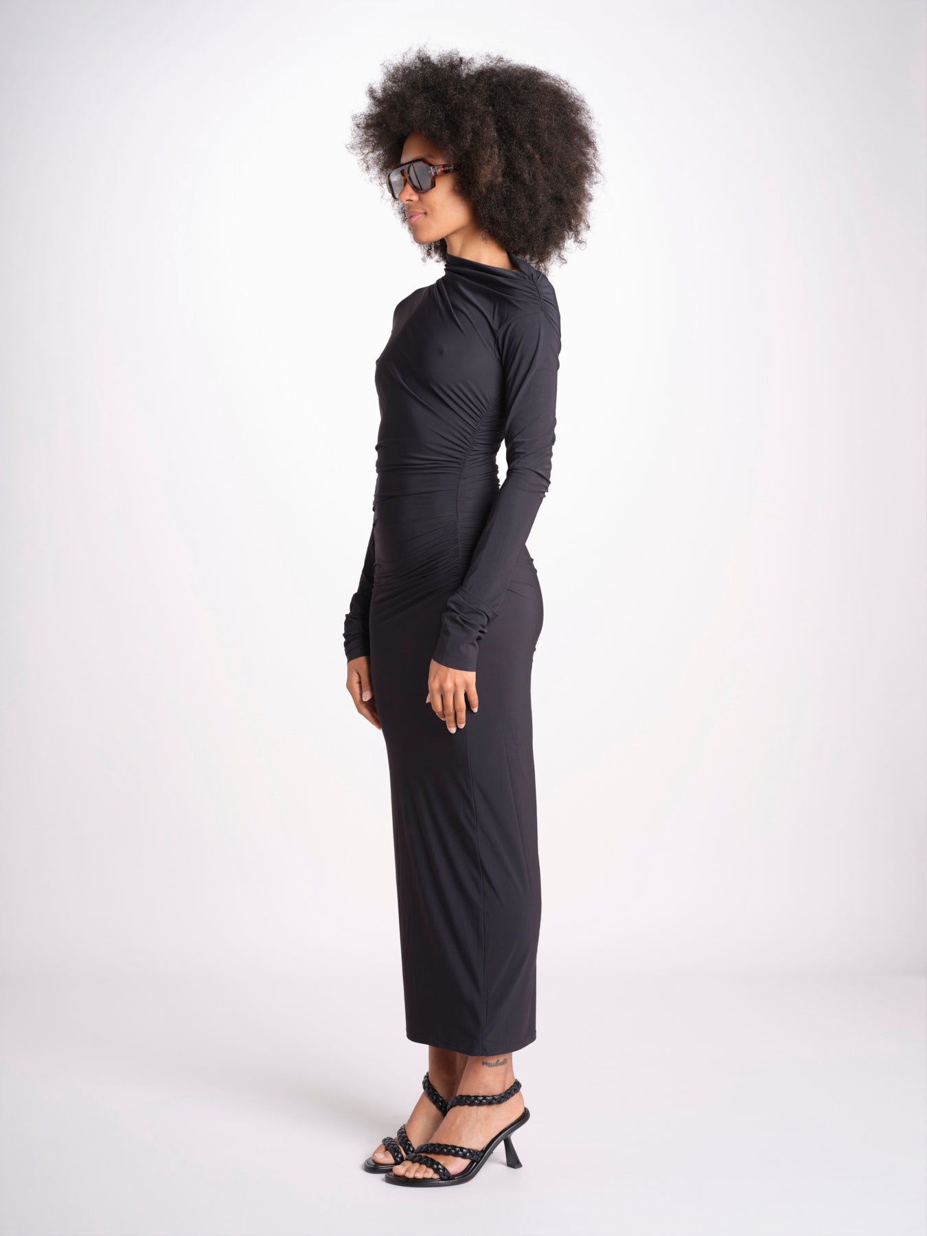 abito midi asimmetrico con manica lunga YARA DEEP BLACK amazuìn 
