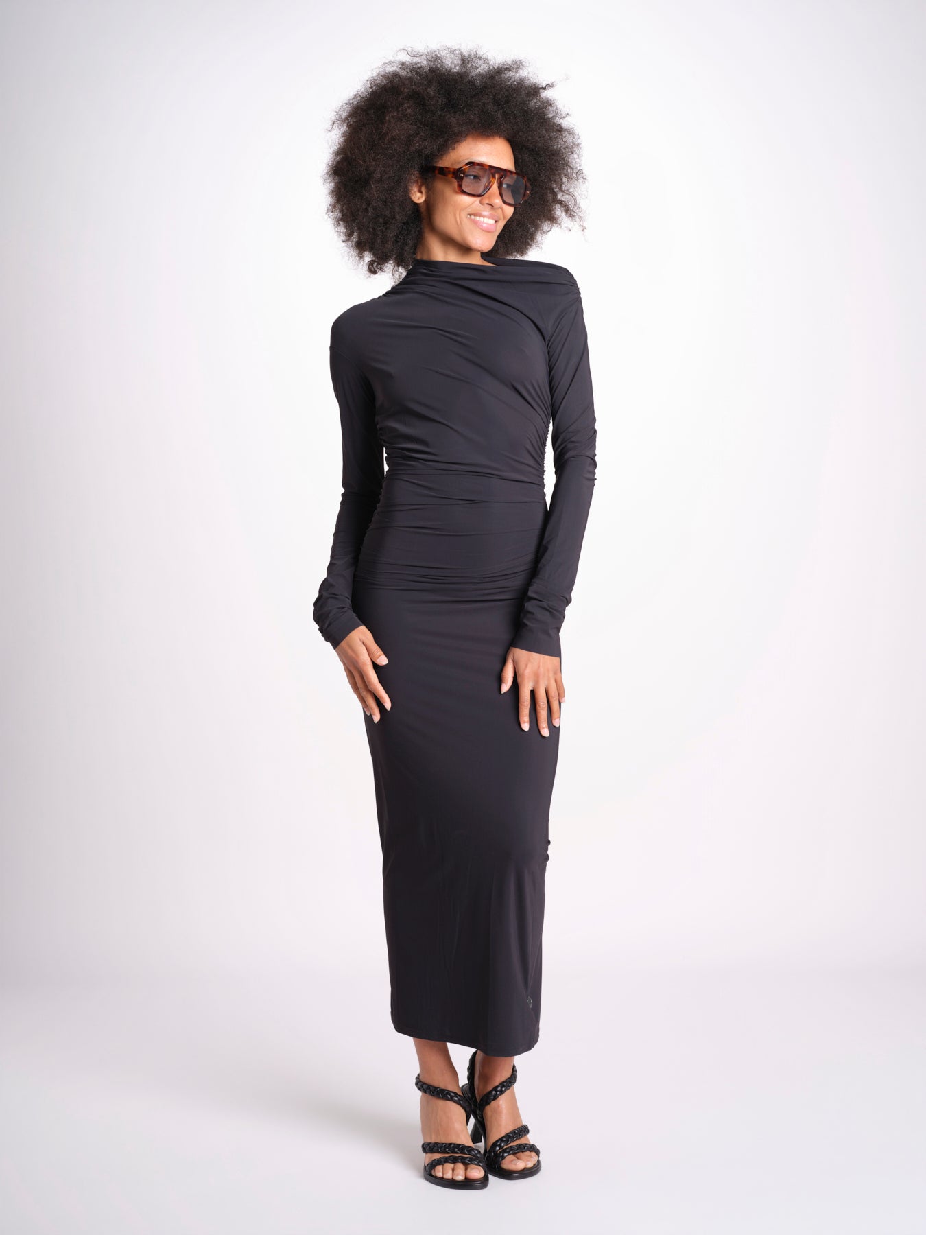 abito midi asimmetrico con manica lunga YARA DEEP BLACK amazuìn 