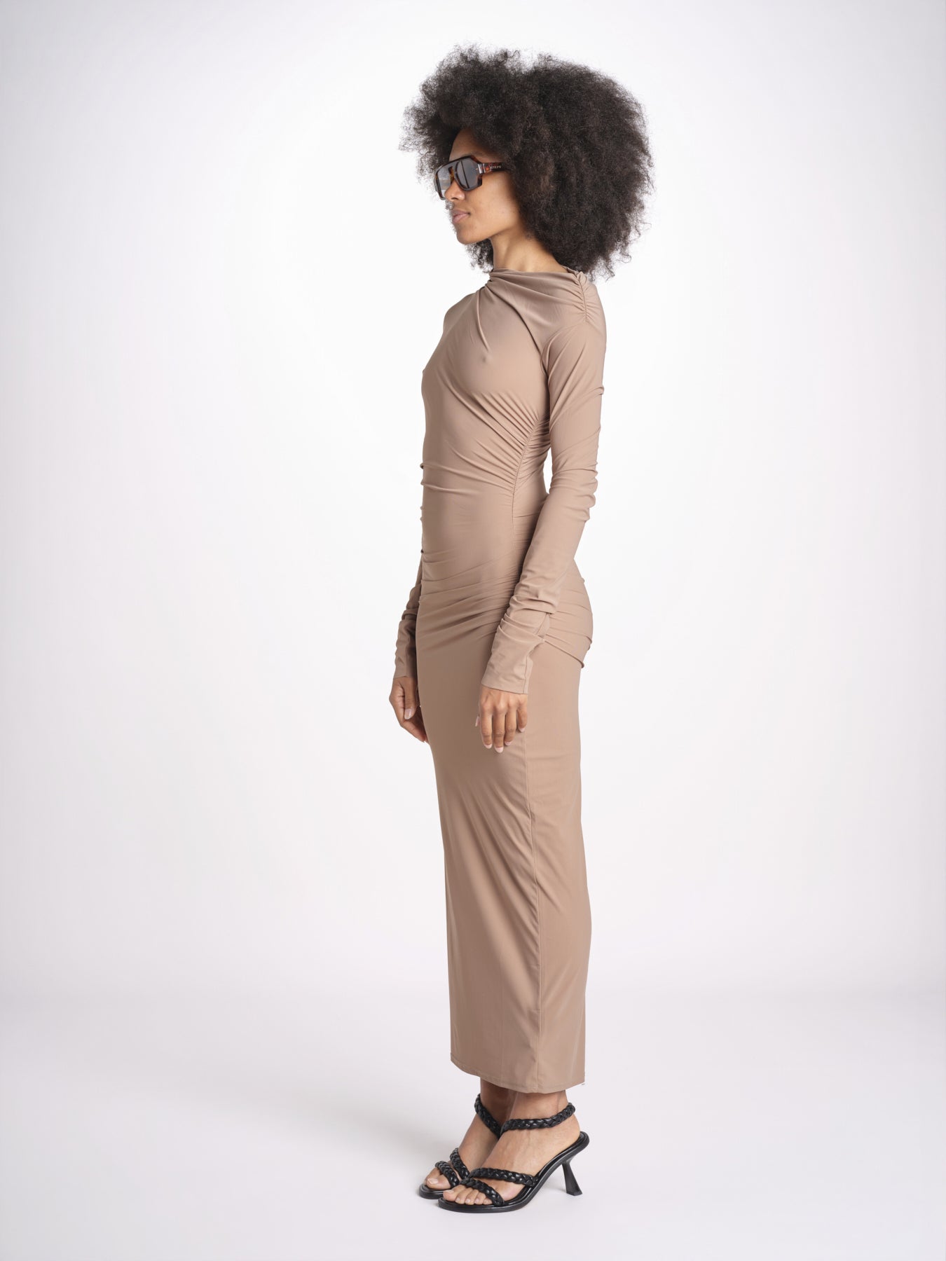 abtio midi asimmetrico con manica lunga YARA DESERT TAN amazuìn 