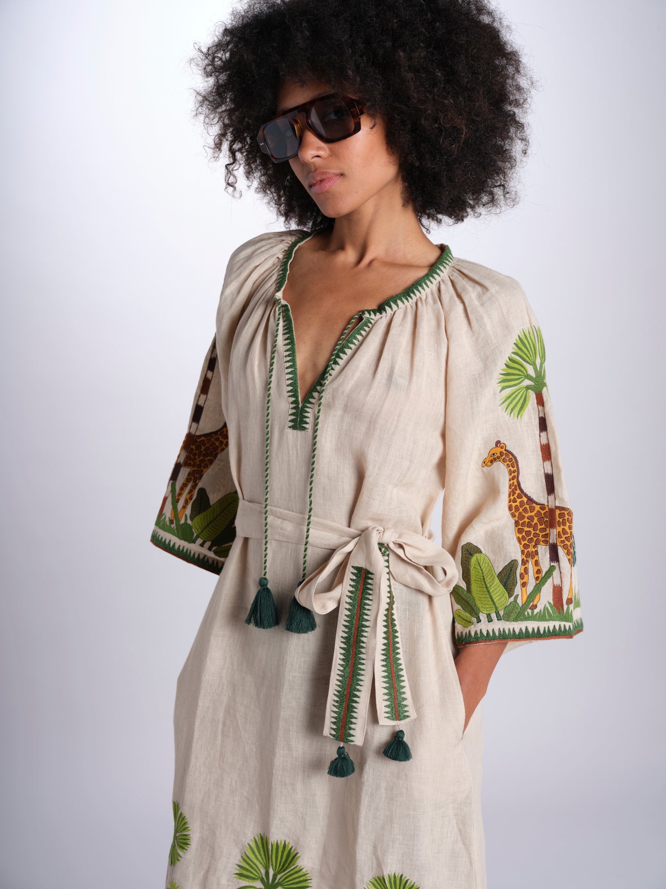caftano lungo con giraffe ricamate BE24868 BEIGE MULTI benaras soleil 
