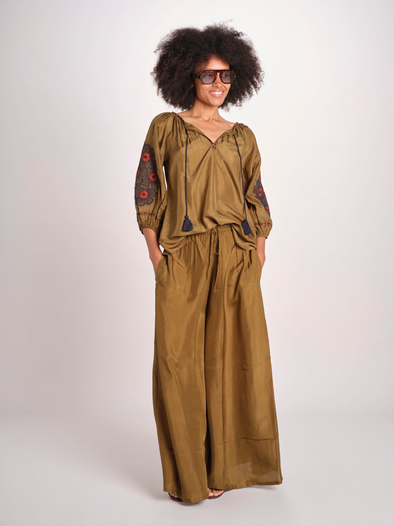 camicia in seta ricamo fiori BE25407 KHAKI BLU benaras soleil 