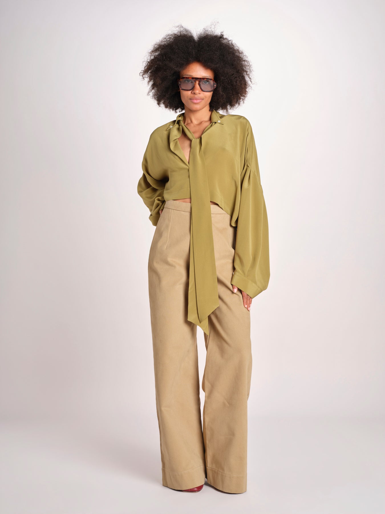 ALISS camicia cropped in seta con manica a sbuffo ALISS MJD10184141BI KHAKI jejia 