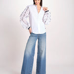 Camicia con manica a sbuffo e ricami LINDY OPTICAL WHITE jupe by jackie 