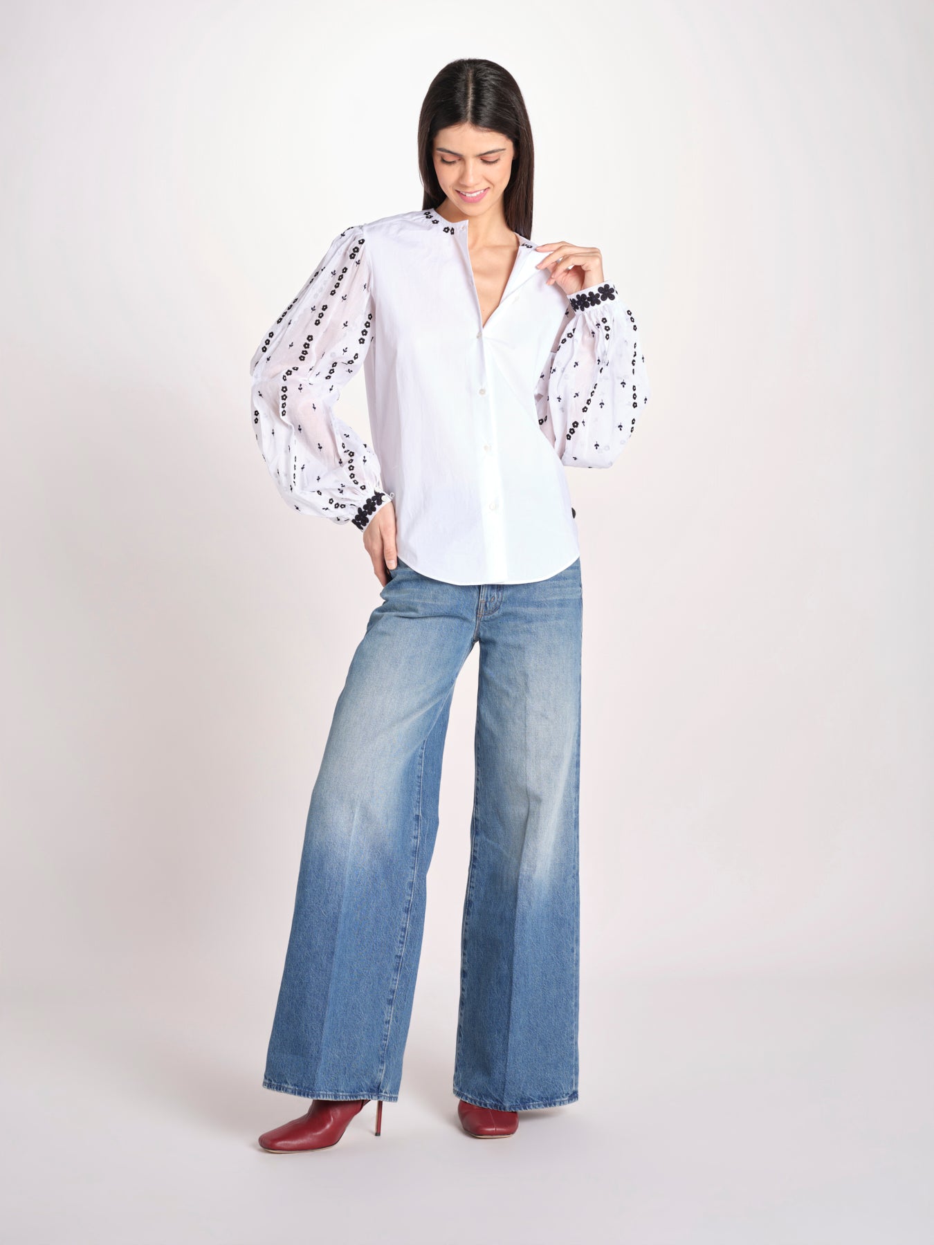 Camicia con manica a sbuffo e ricami LINDY OPTICAL WHITE jupe by jackie 