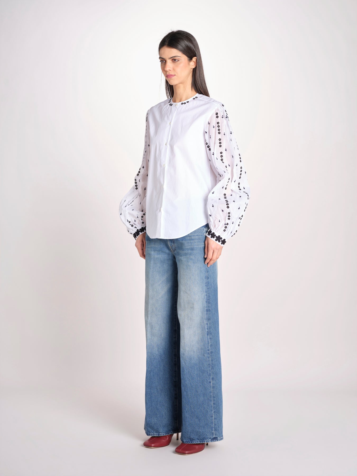 Camicia con manica a sbuffo e ricami LINDY OPTICAL WHITE jupe by jackie 