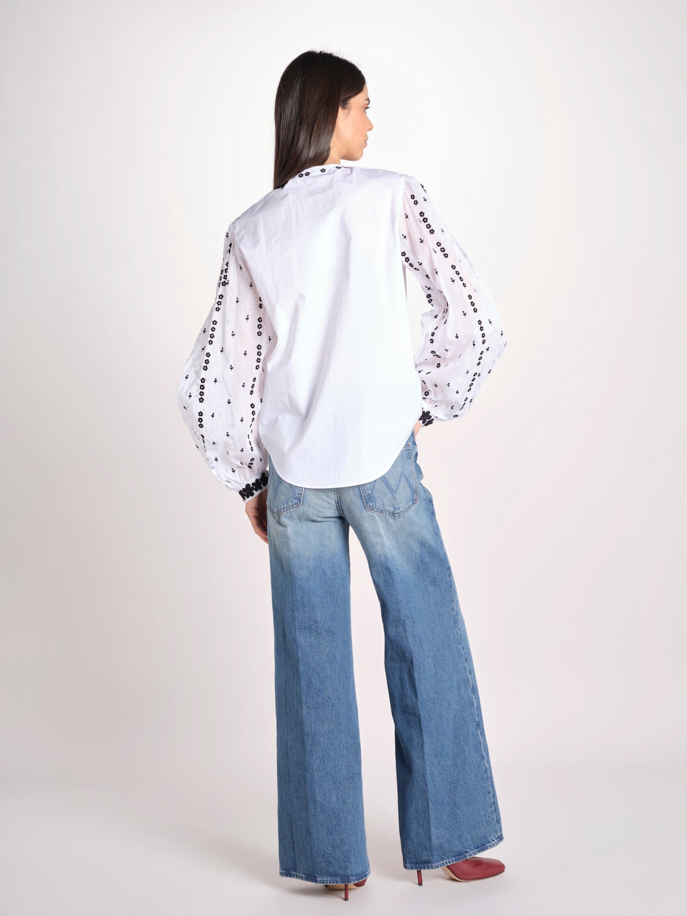 Camicia con manica a sbuffo e ricami LINDY OPTICAL WHITE jupe by jackie 