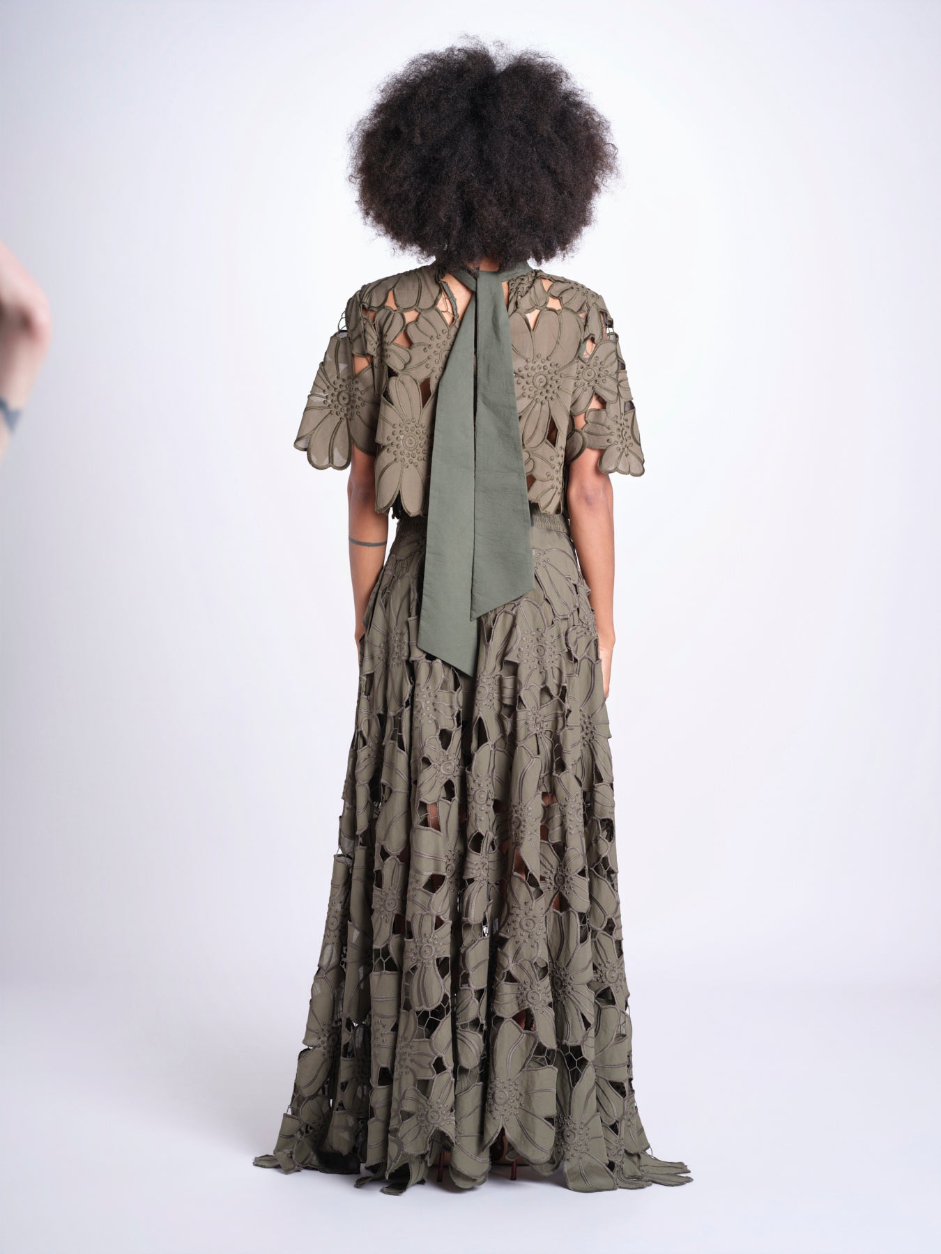 top con fiori intarsiati KOUFONISI M1721 PESTO lace the label 