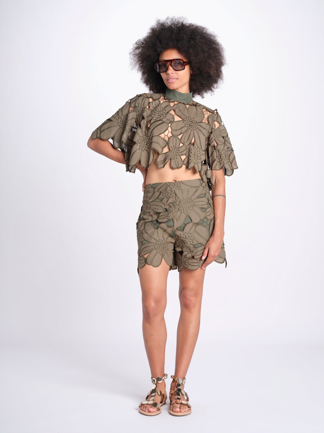 short con fiori intarsiati ZOE M4370 PESTO lace the label 