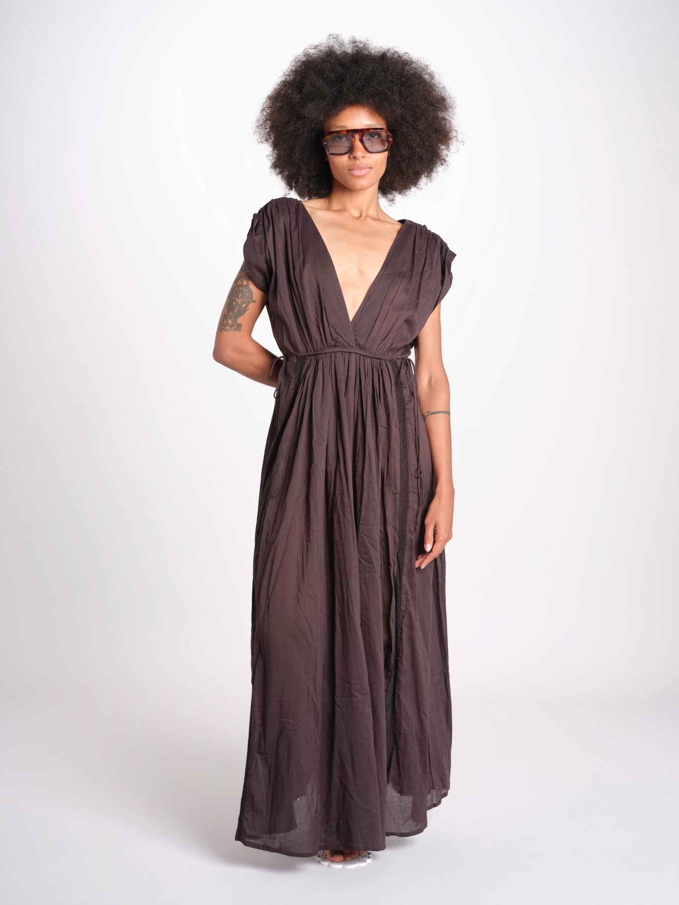 abito con nervature legato in vita MIKONBLK CHOCOLAT laraethnics 