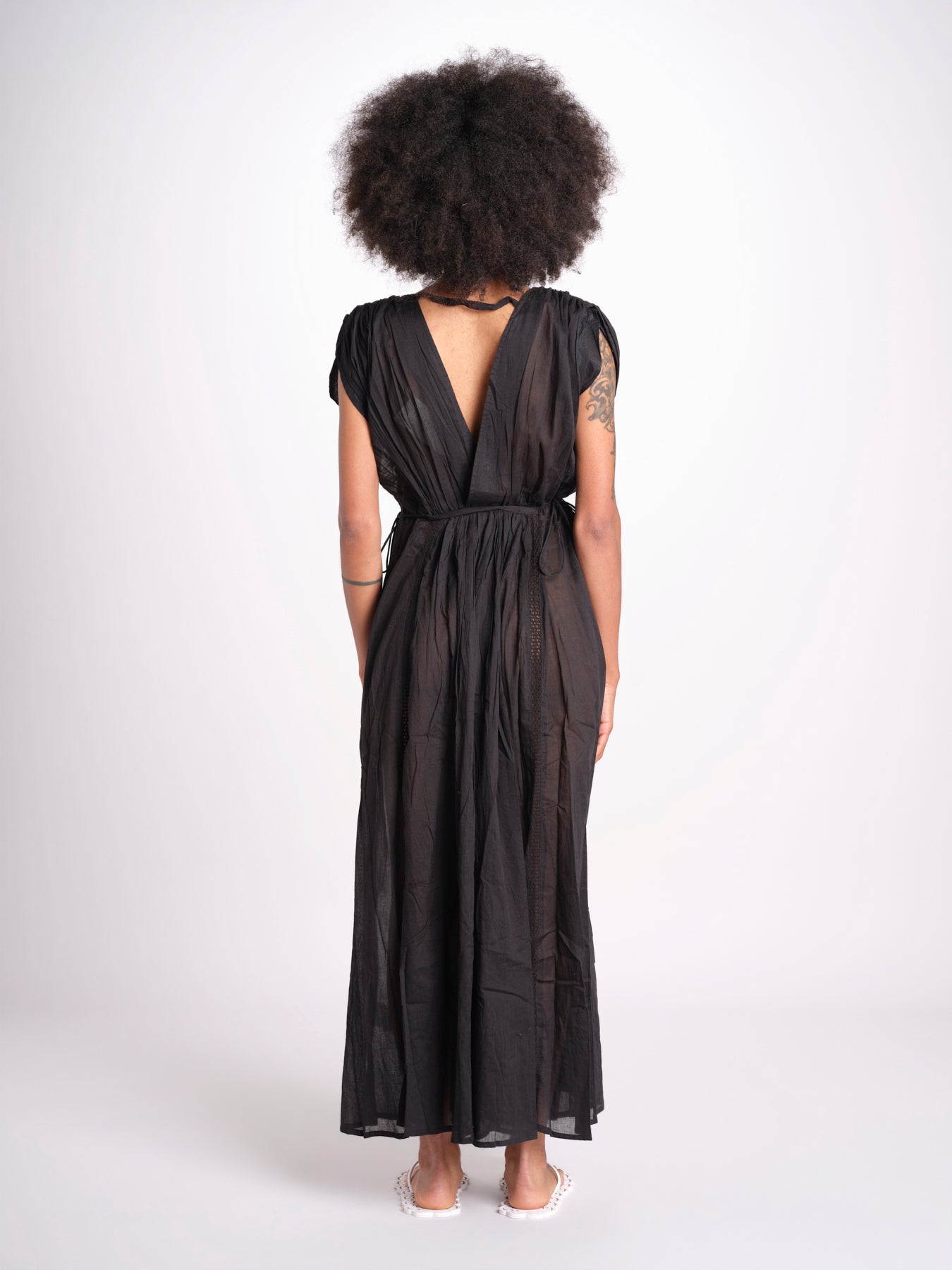 abito con nervature legato in vita MIKONBLK NOIR laraethnics 