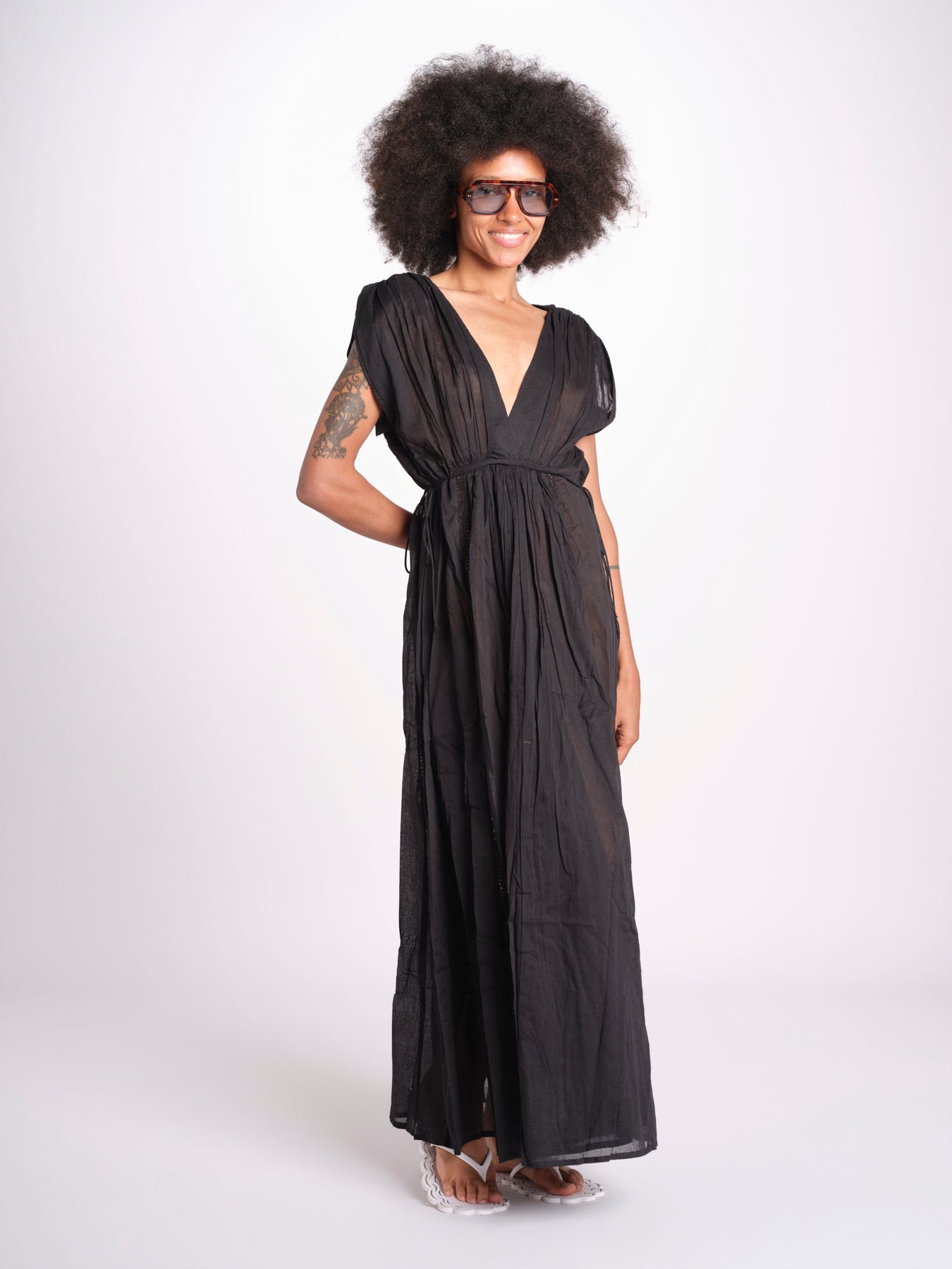 abito con nervature legato in vita MIKONBLK NOIR laraethnics 
