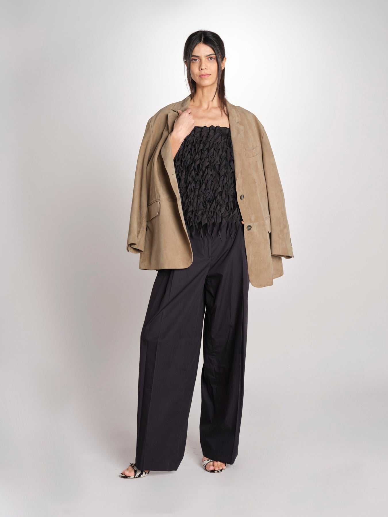 Top con piume laserate T011-5336-9000 NERO n21 