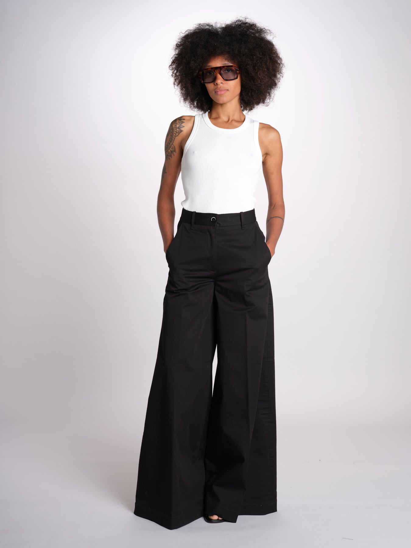 pantalone in lino con pinces PETRA PE98 BLACK nine in the morning 