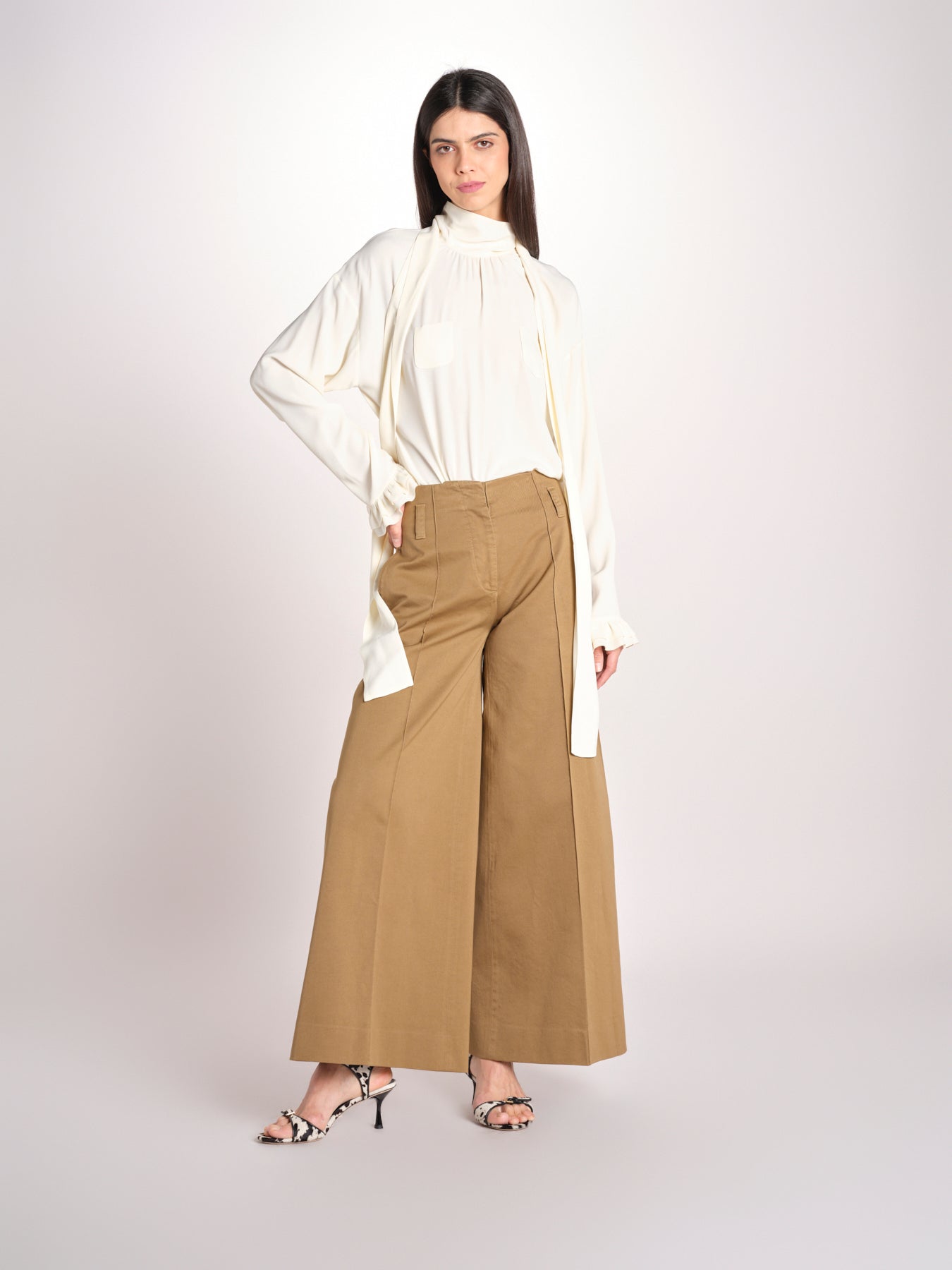 pantalone largo con nervature tinto in capo ORIANA 540 801 13 CRETA quelledue 