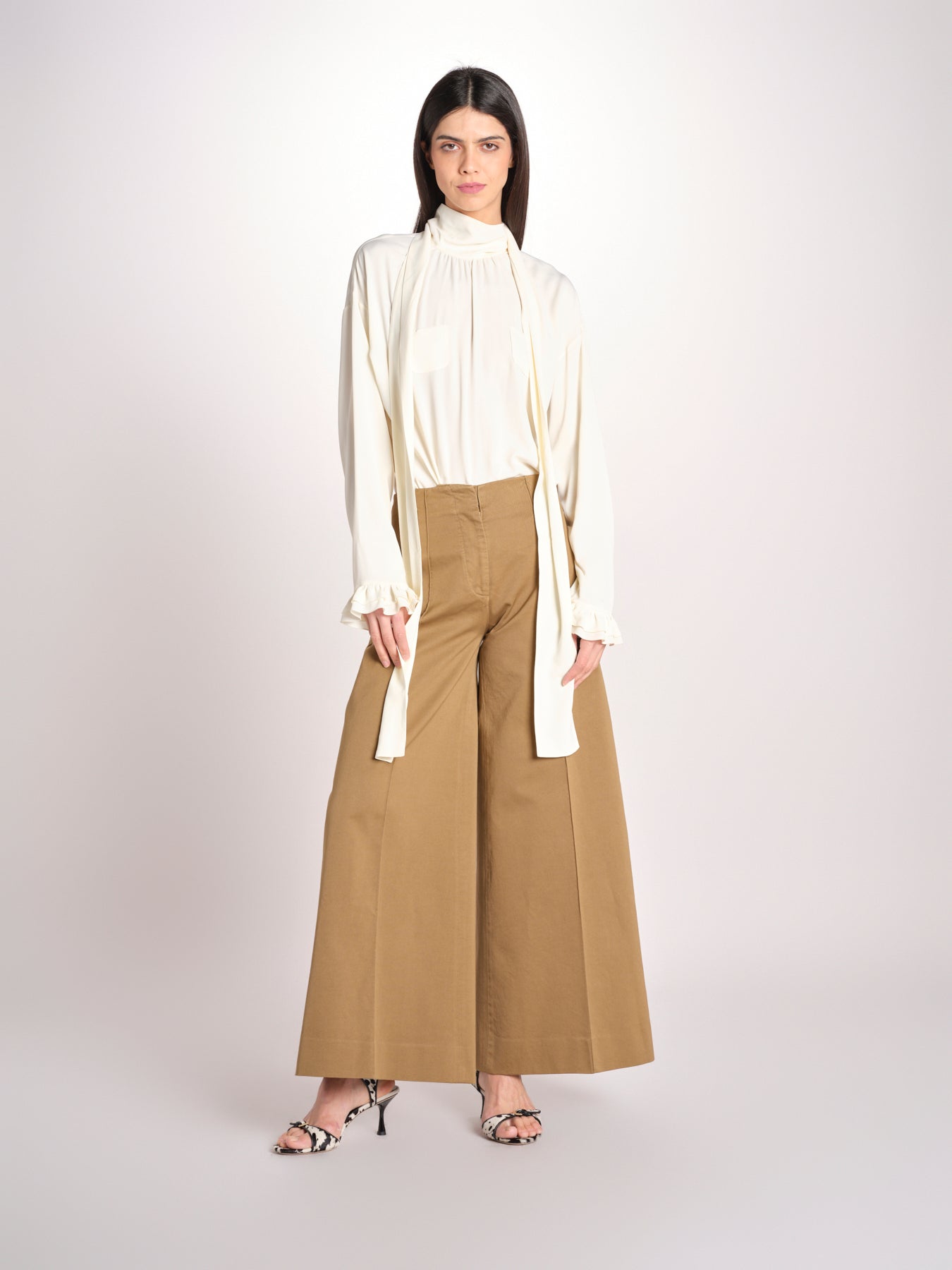 pantalone largo con nervature tinto in capo ORIANA 540 801 13 CRETA quelledue 