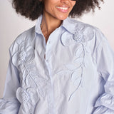 camicia con fiori applicati SIENA WINDSURFER BLU scarlett poppies 