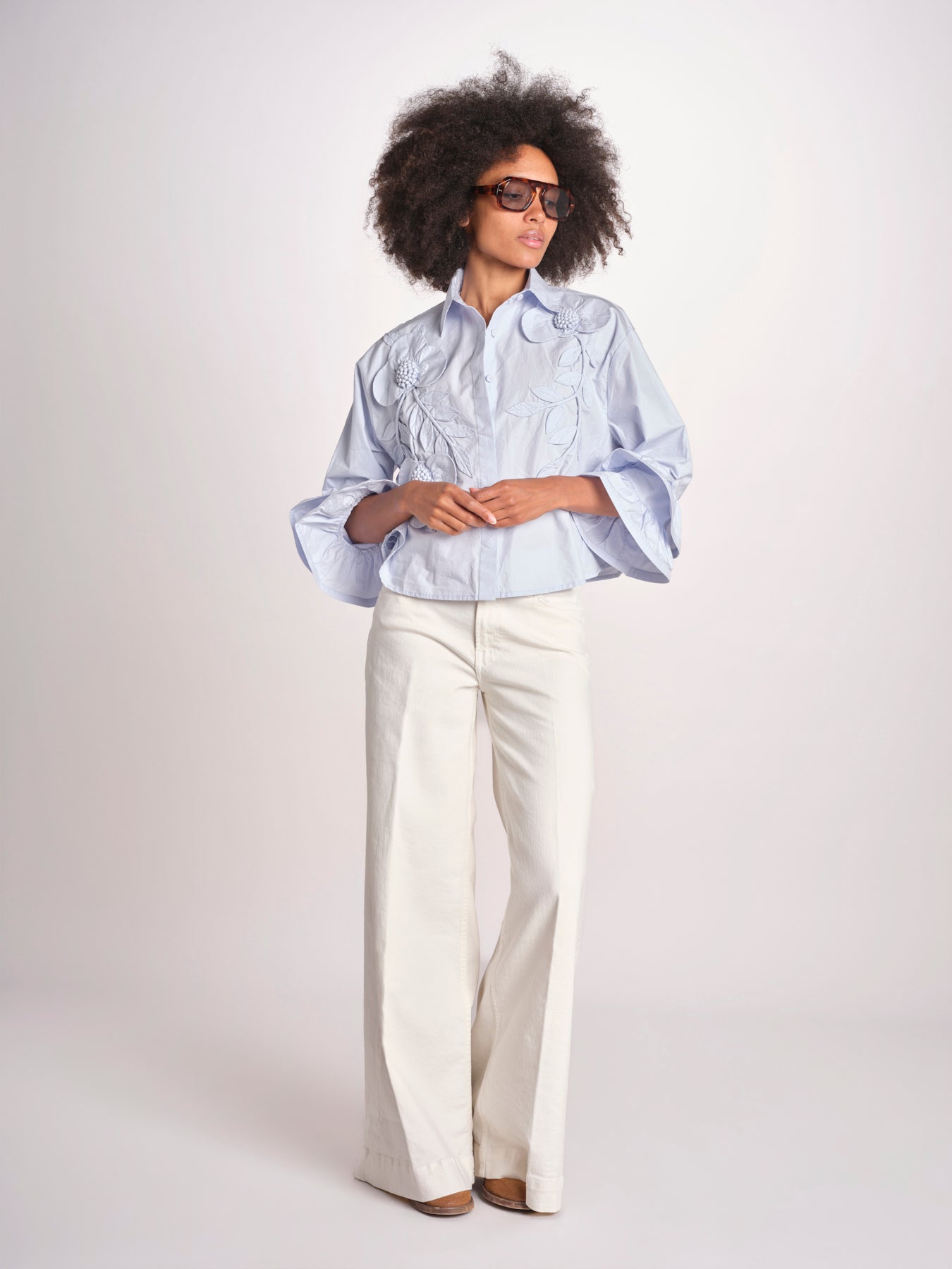 camicia con fiori applicati SIENA WINDSURFER BLU scarlett poppies 
