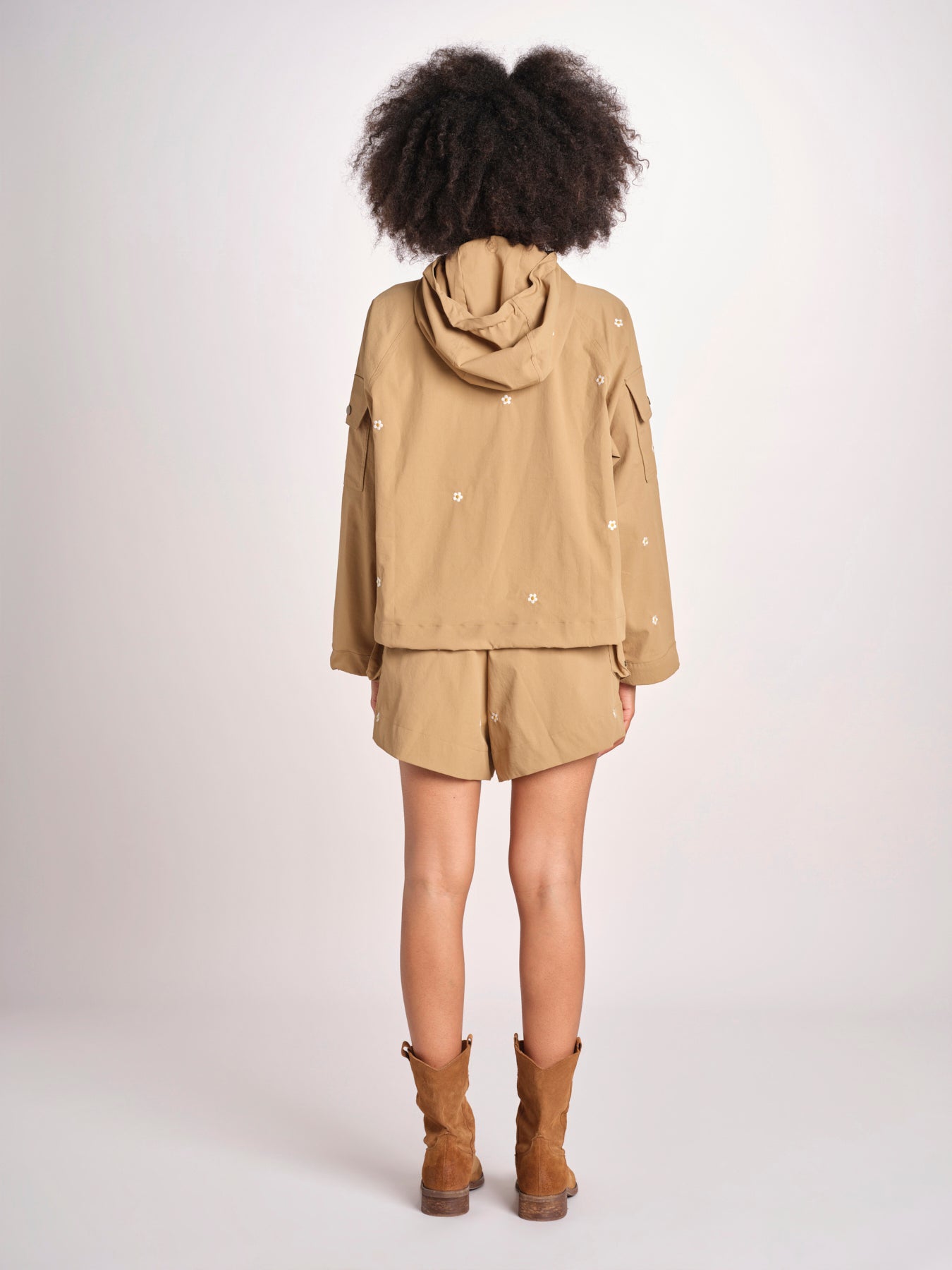 parka con fiorellini ricamati CROPPED TRAILHEAD OWJ01B575 KAKI the GREAT 