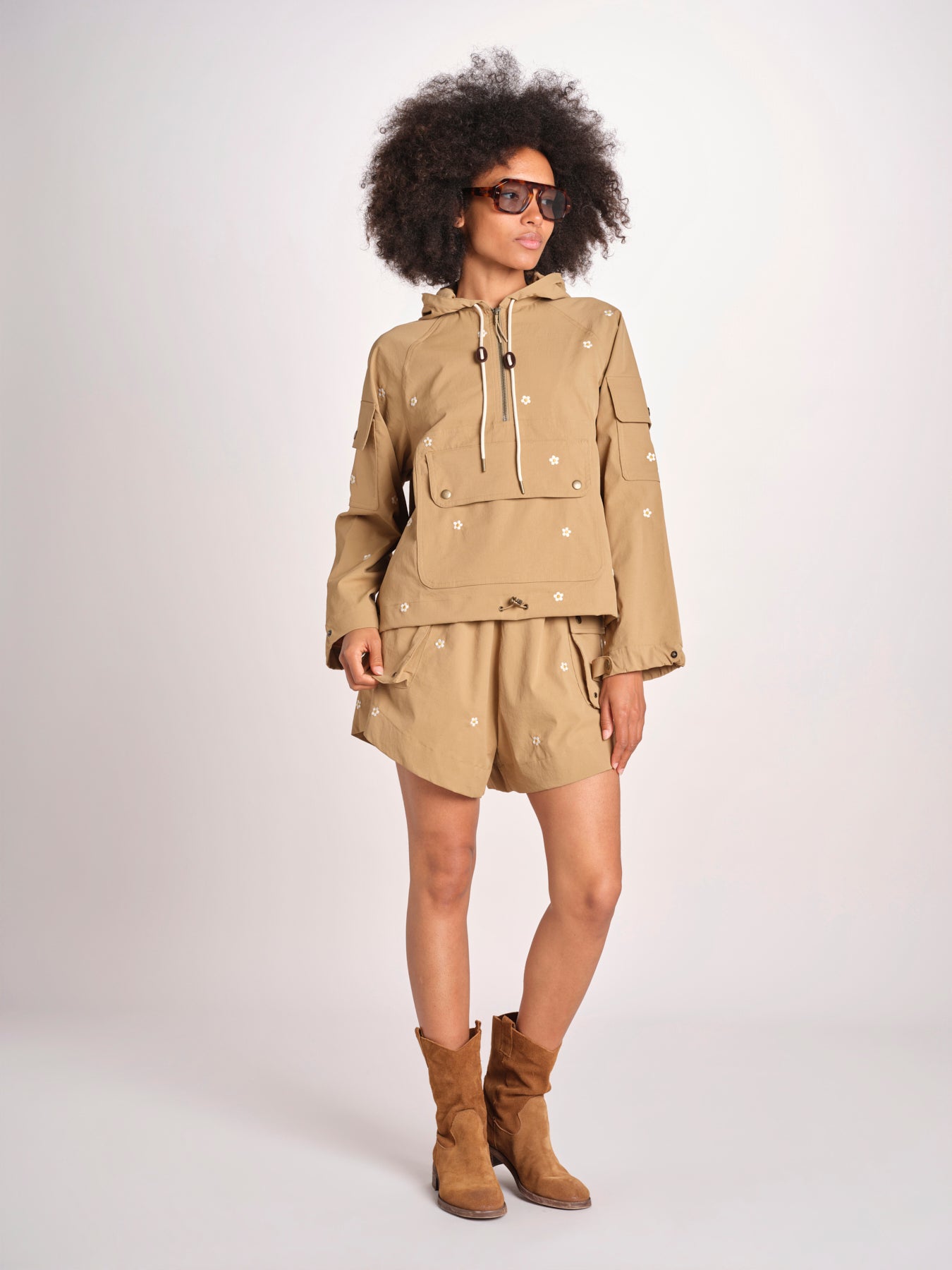 parka con fiorellini ricamati CROPPED TRAILHEAD OWJ01B575 KAKI the GREAT 