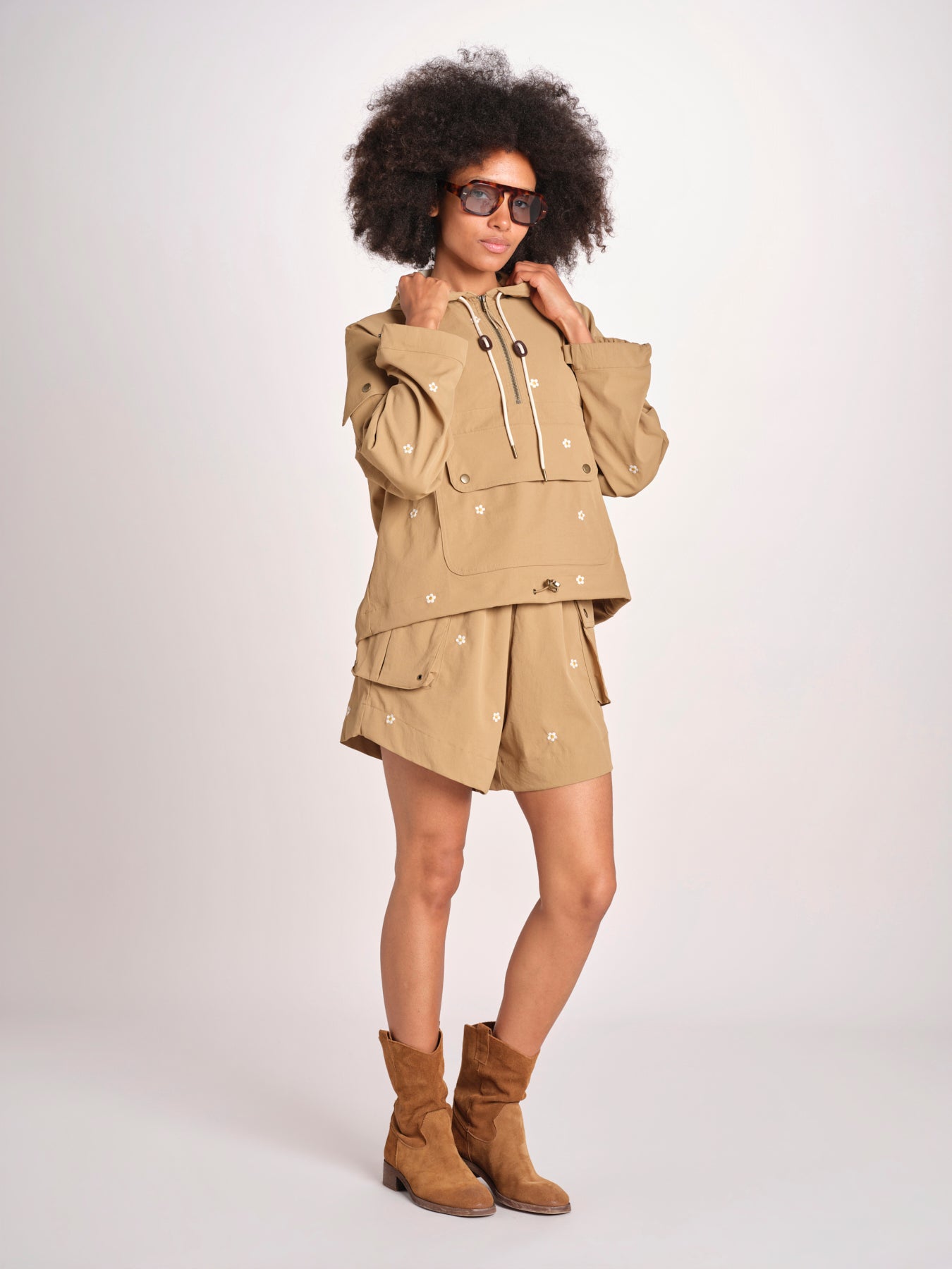 parka con fiorellini ricamati CROPPED TRAILHEAD OWJ01B575 KAKI the GREAT 