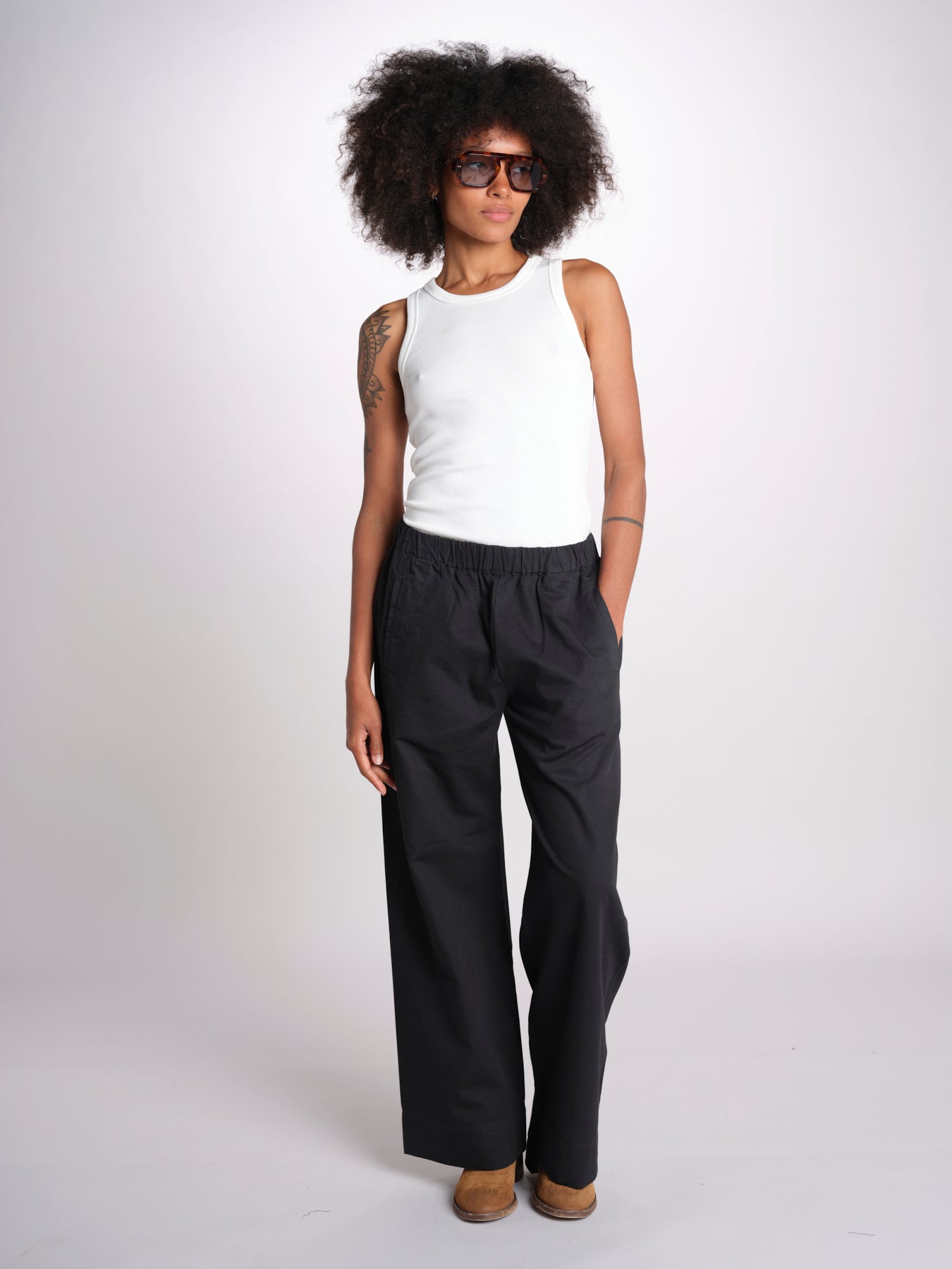 pantalone diritto con elastico in vita PENSIL BLACK BL true avenue 