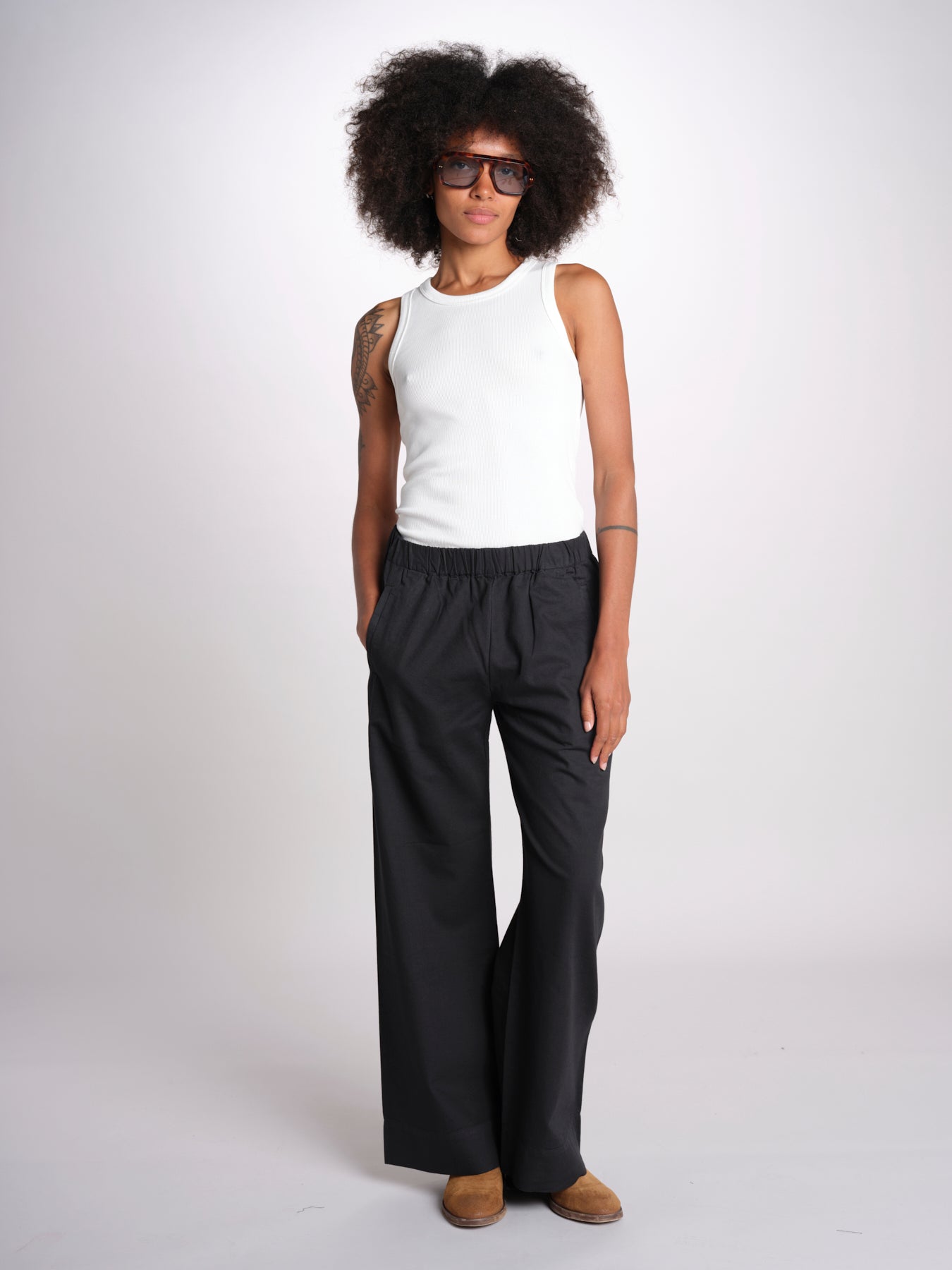pantalone diritto con elastico in vita PENSIL BLACK BL true avenue 