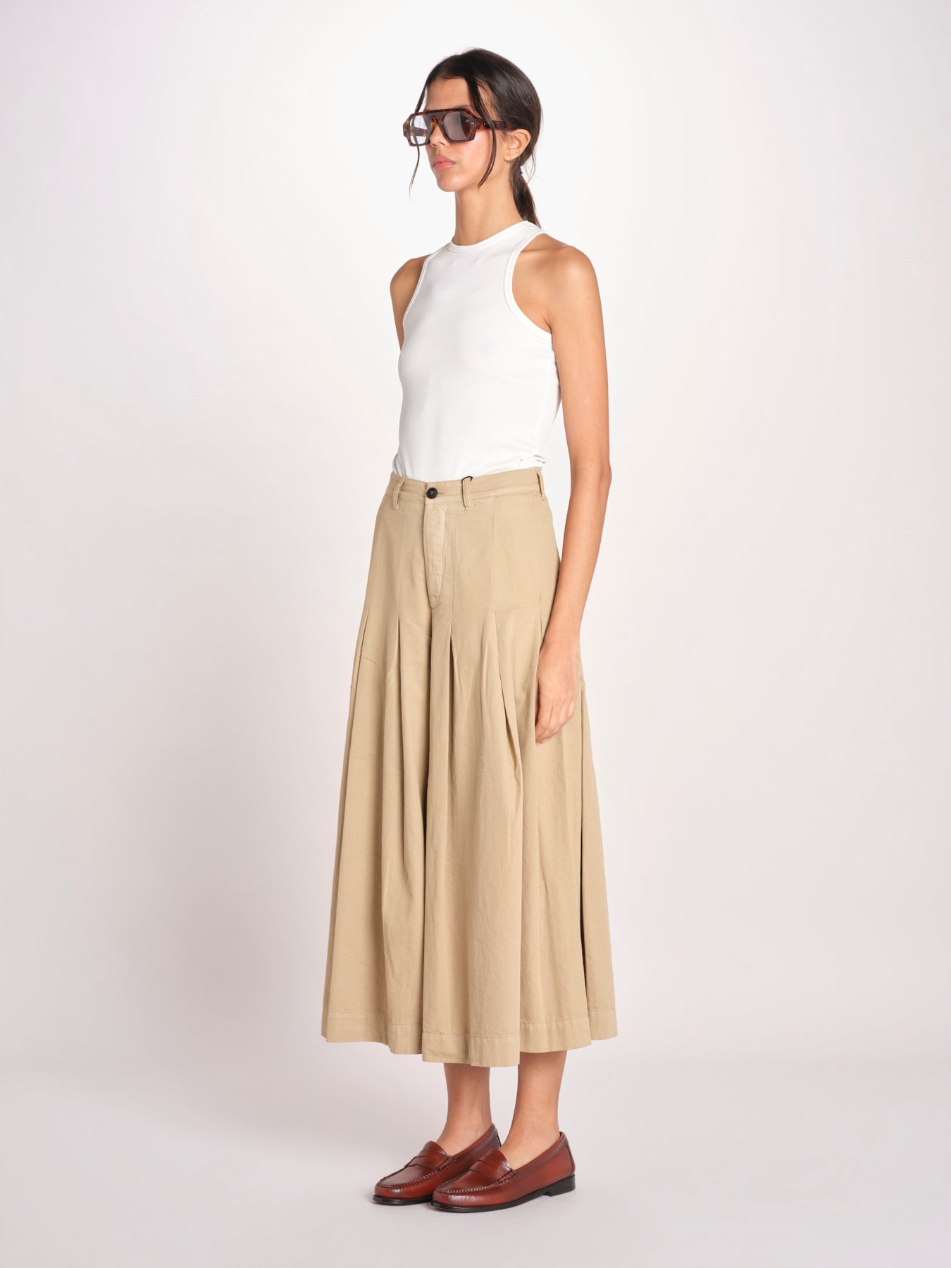  VIVIENNE ESSELING BEIGE true avenue 