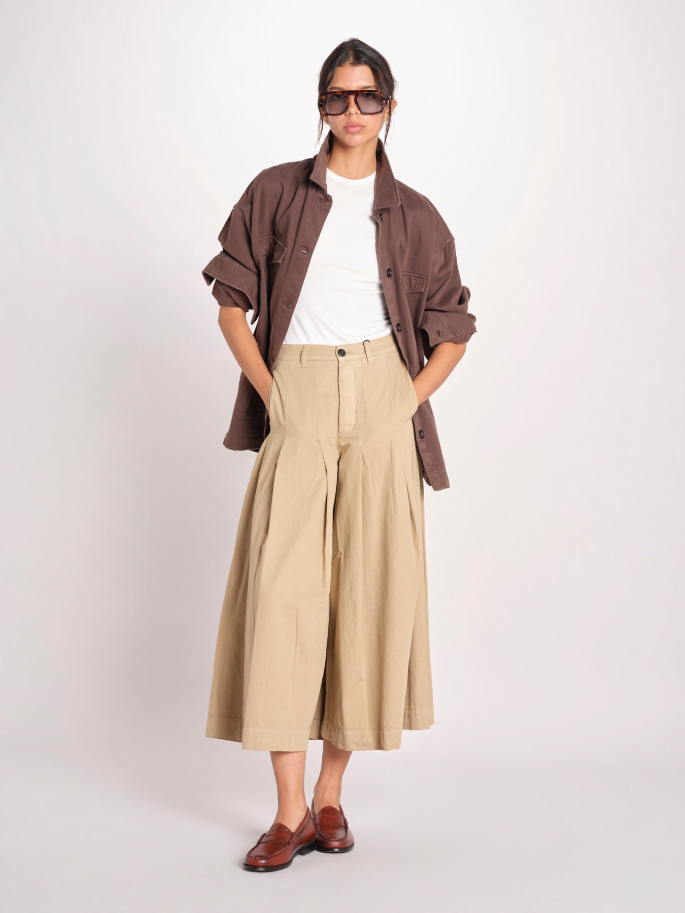  VIVIENNE ESSELING BEIGE true avenue 