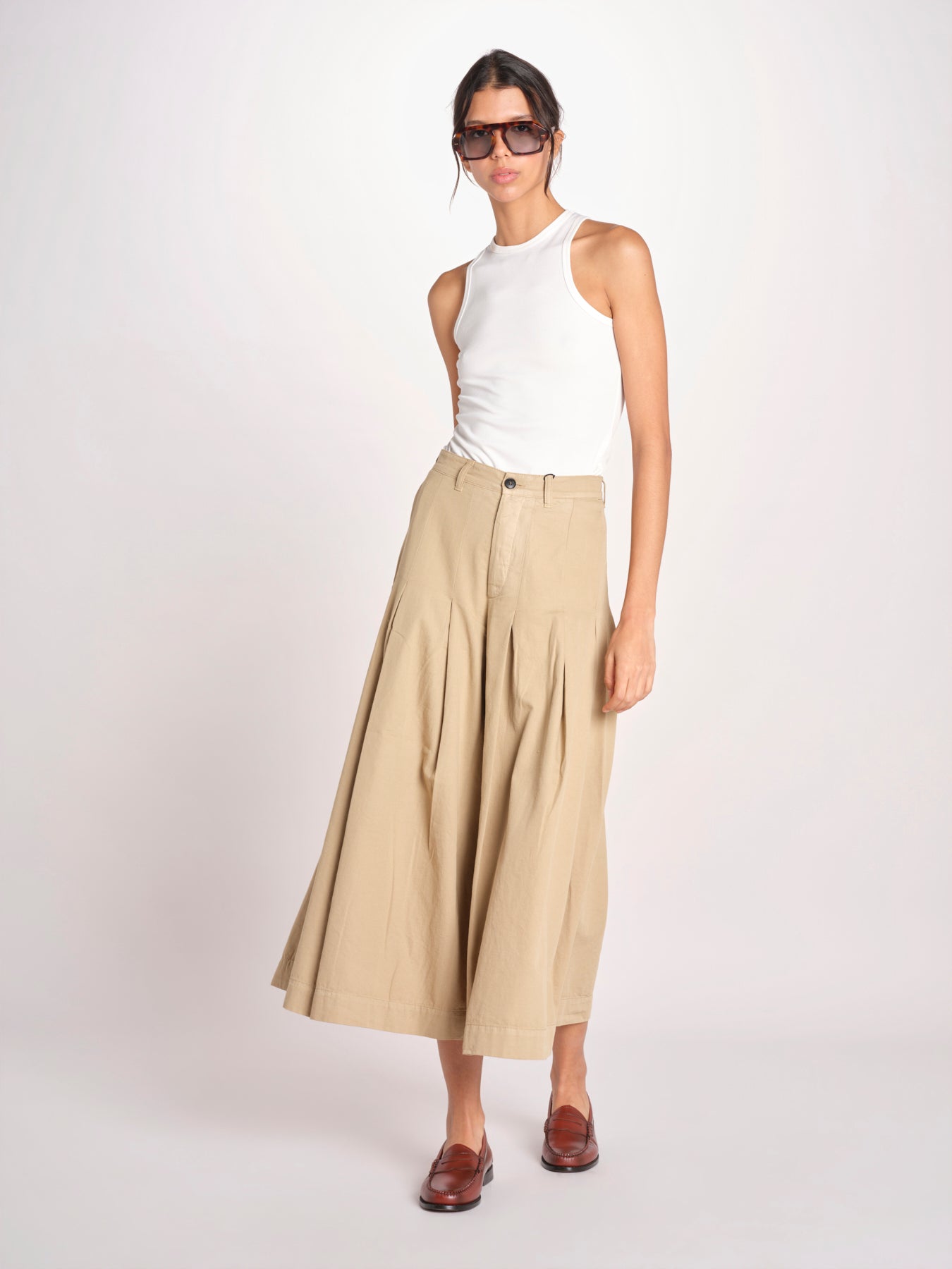  VIVIENNE ESSELING BEIGE true avenue 