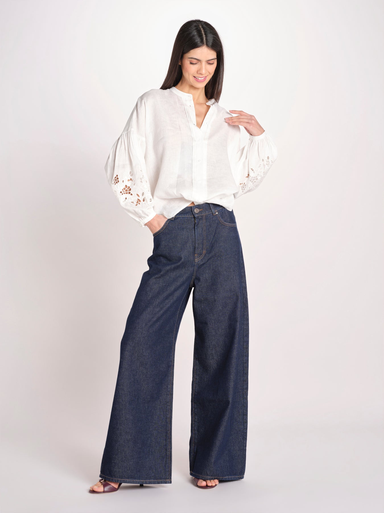 camicia con ricamo fiori DESTRO 2615111032600 001 BIANCO weekend maxmara 