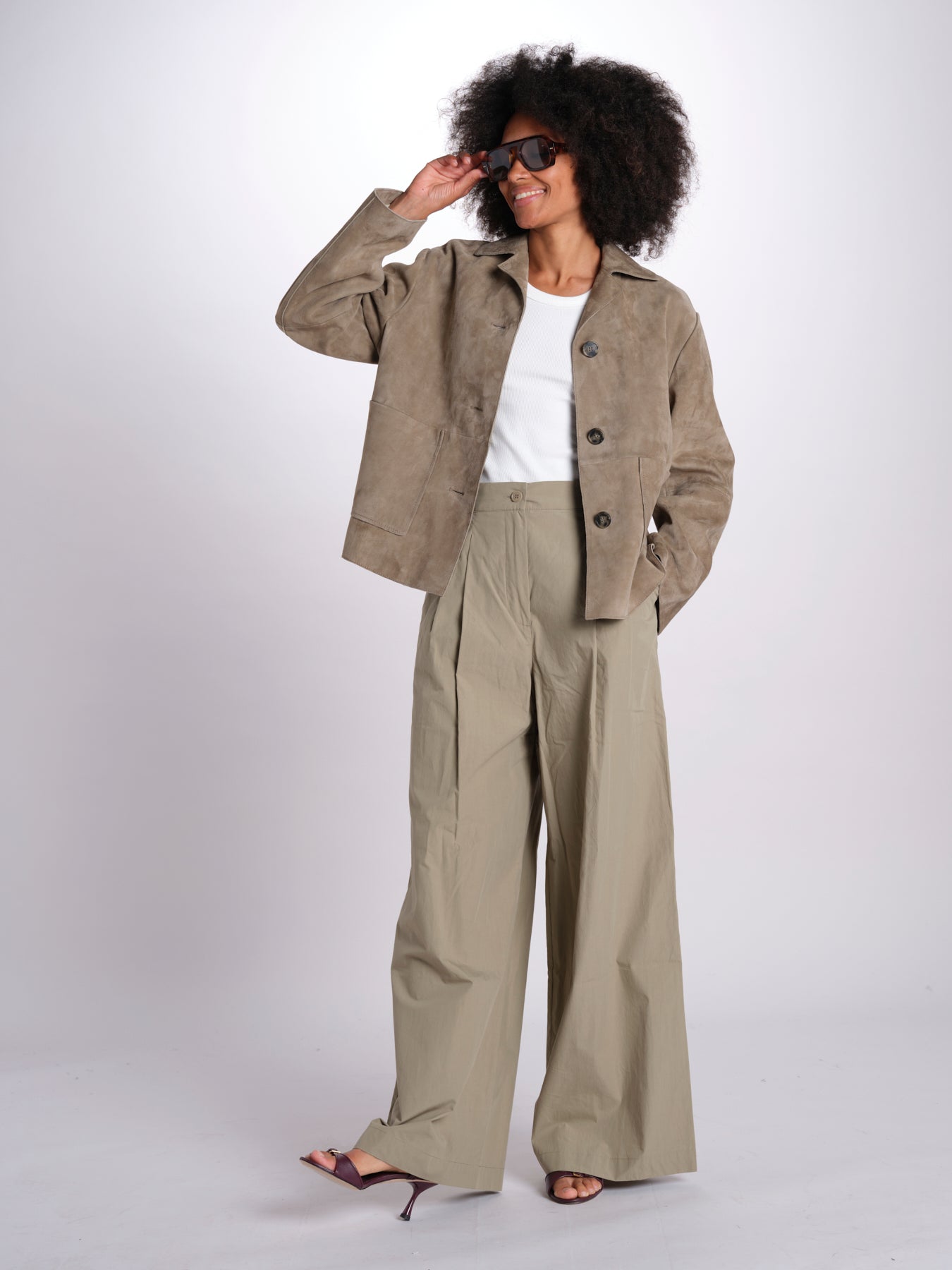 giacca crop in pelle scamosciata PALCHI 2615441021670 002 weekend maxmara 